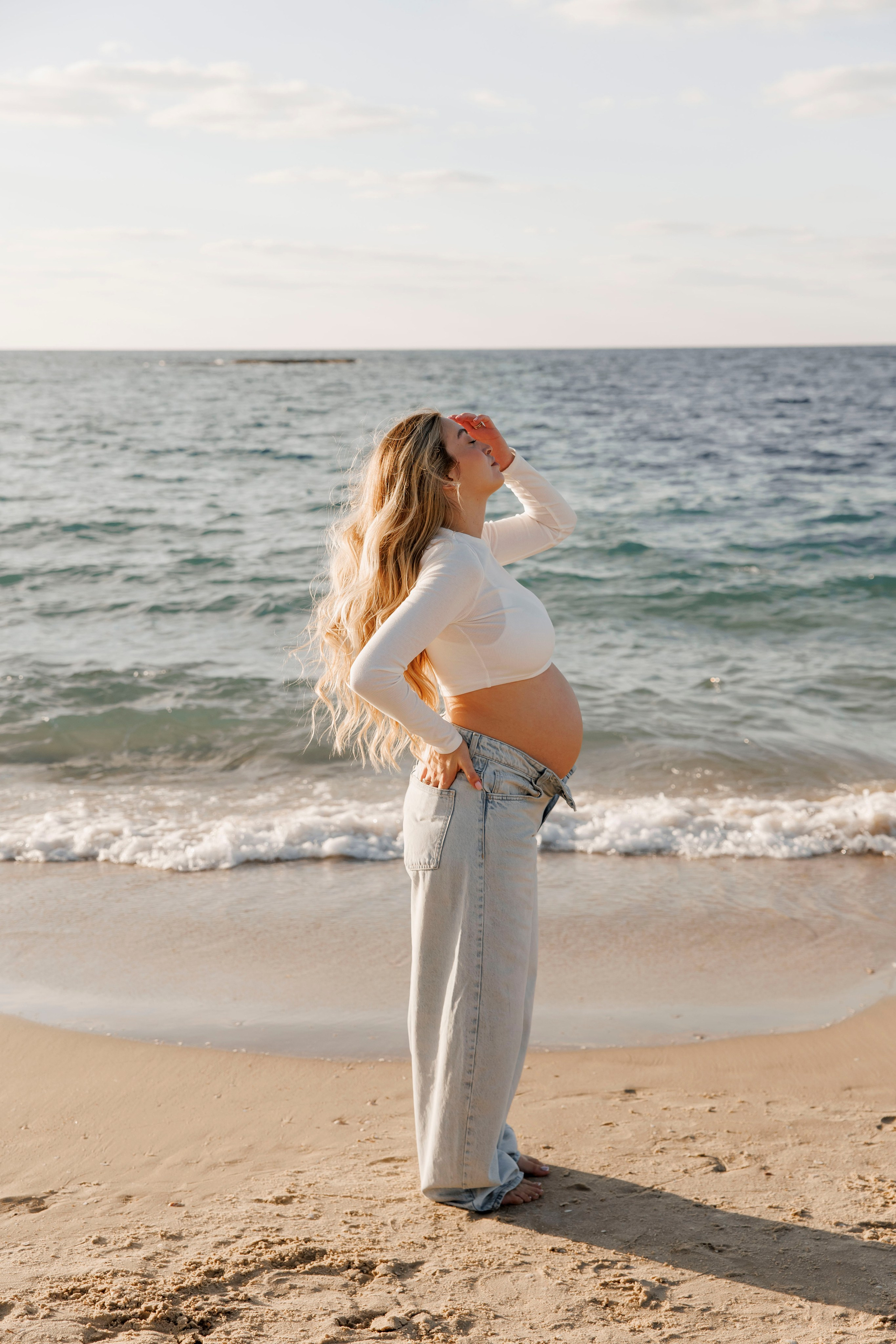 Pregnancy photoshoot near the sea. Wedding and family photographer