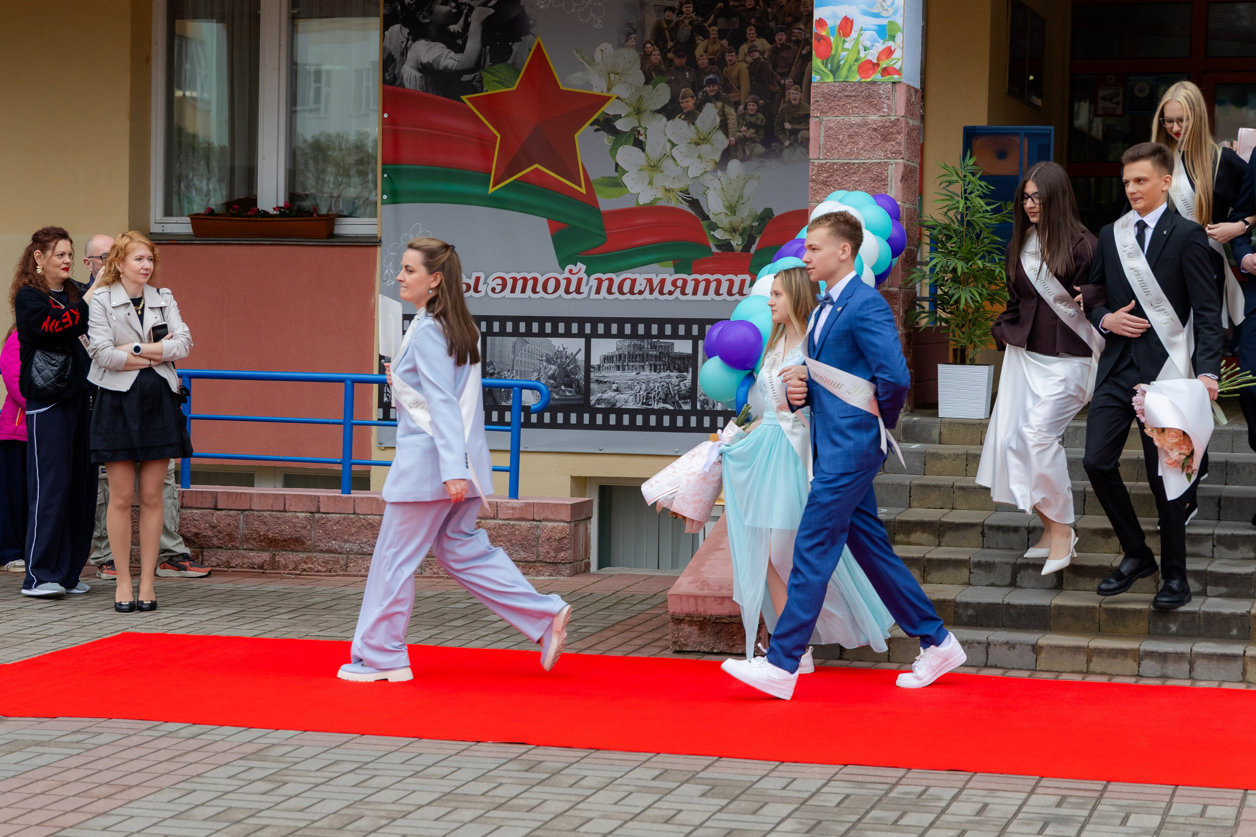 Последний звонок 2025 в Минске. Свадебный фотограф в Минске/Беларуси Сергей Спиридонов