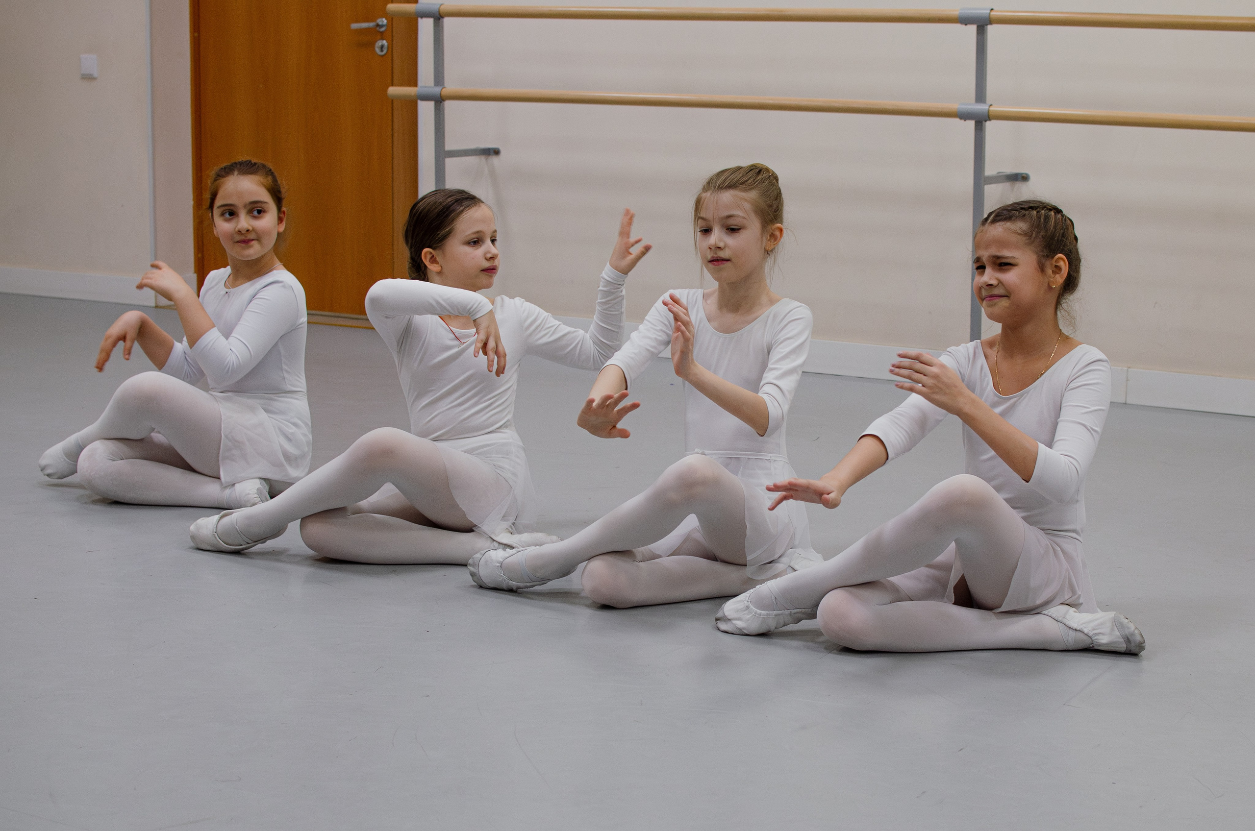 Хореографический коллектив «Русская тройка». Открытый урок младшей группы. Портретный и репортажный фотограф в Санкт-Петербурге Варвара Жукова