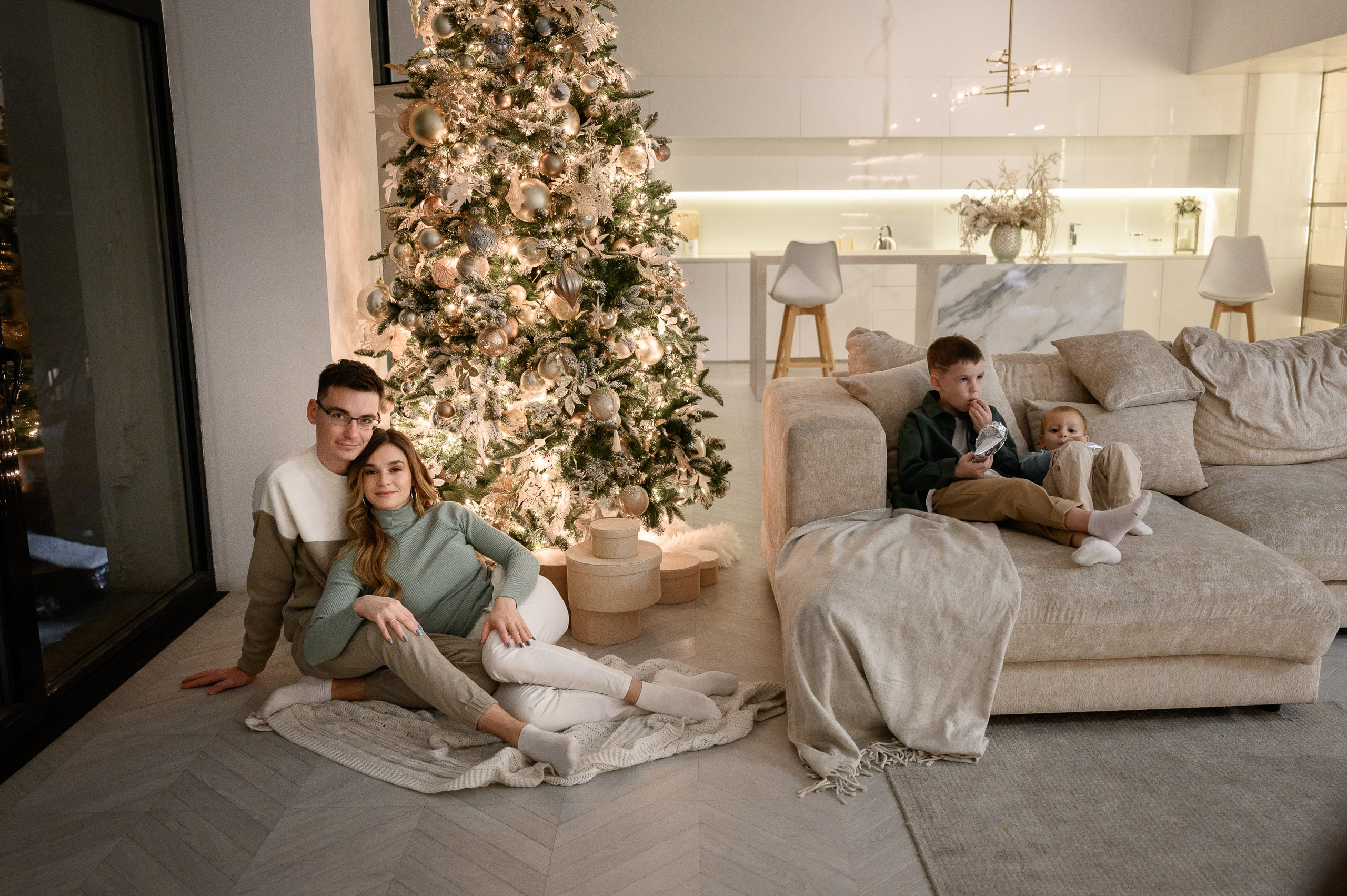 Семейная новогодняя фотосессия в фотостудии Мимика, зал Мия. Semerlina.ru