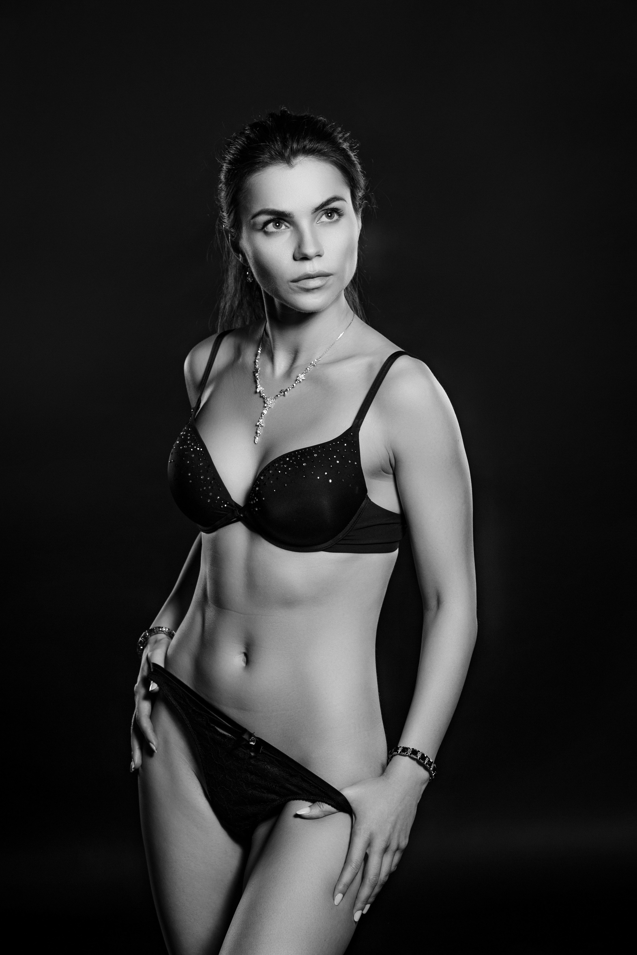 Будуарная фотосессия для женщины в белье в фотостудии с обработкой и ретушью, цены в СПб.