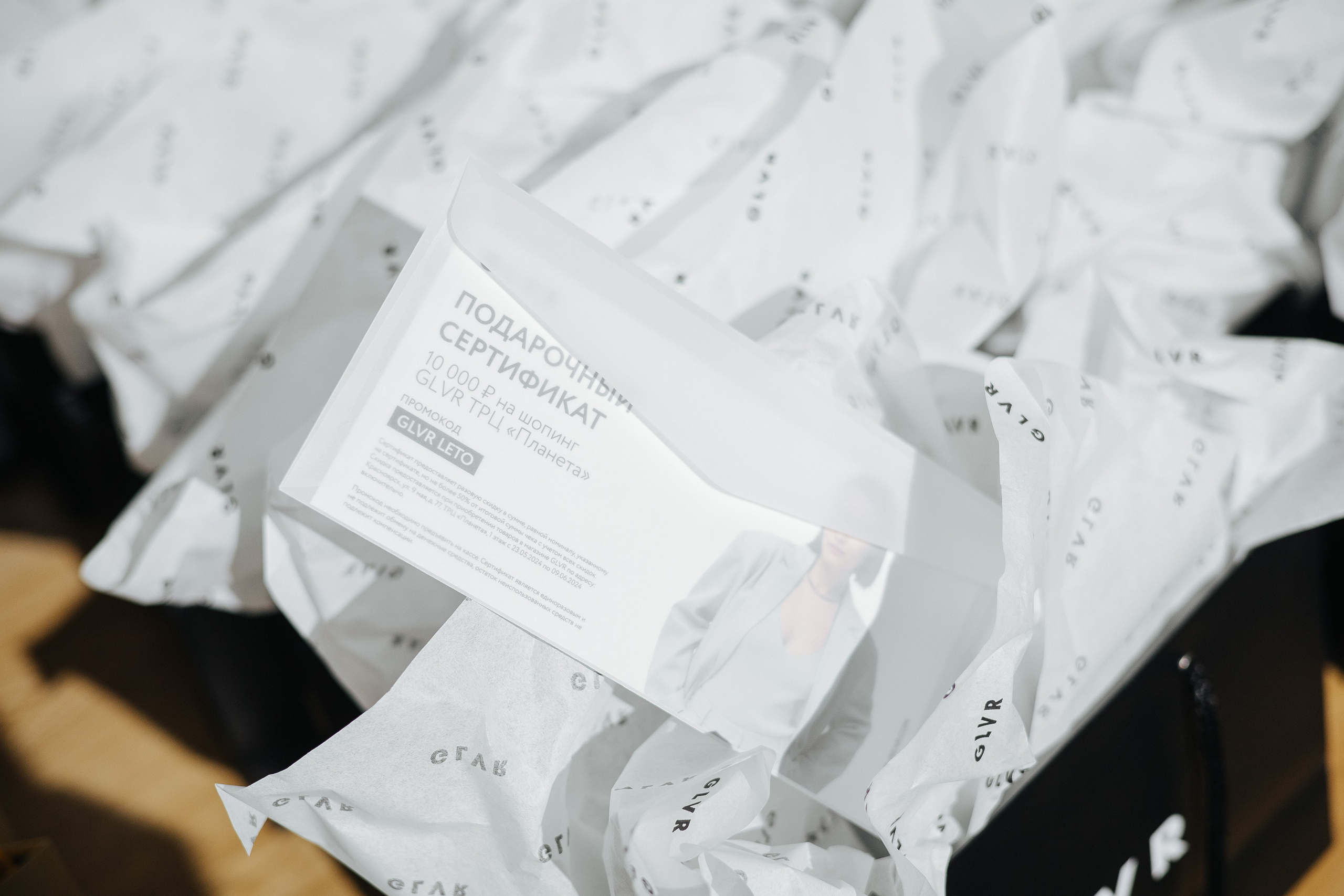 Презентация открытия магазина женской одежды GLVR в ресторане Fresco. Фотограф в Красноярске Надежда Воскресенская