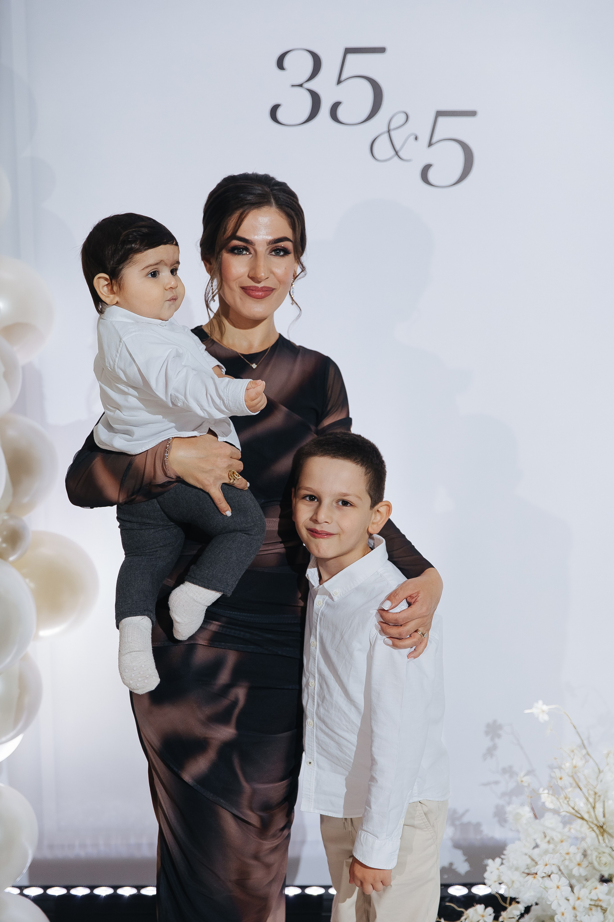 Ани и Назели. 35&5 День рождения, «Янтарь». Фотограф в Красноярске Надежда Воскресенская