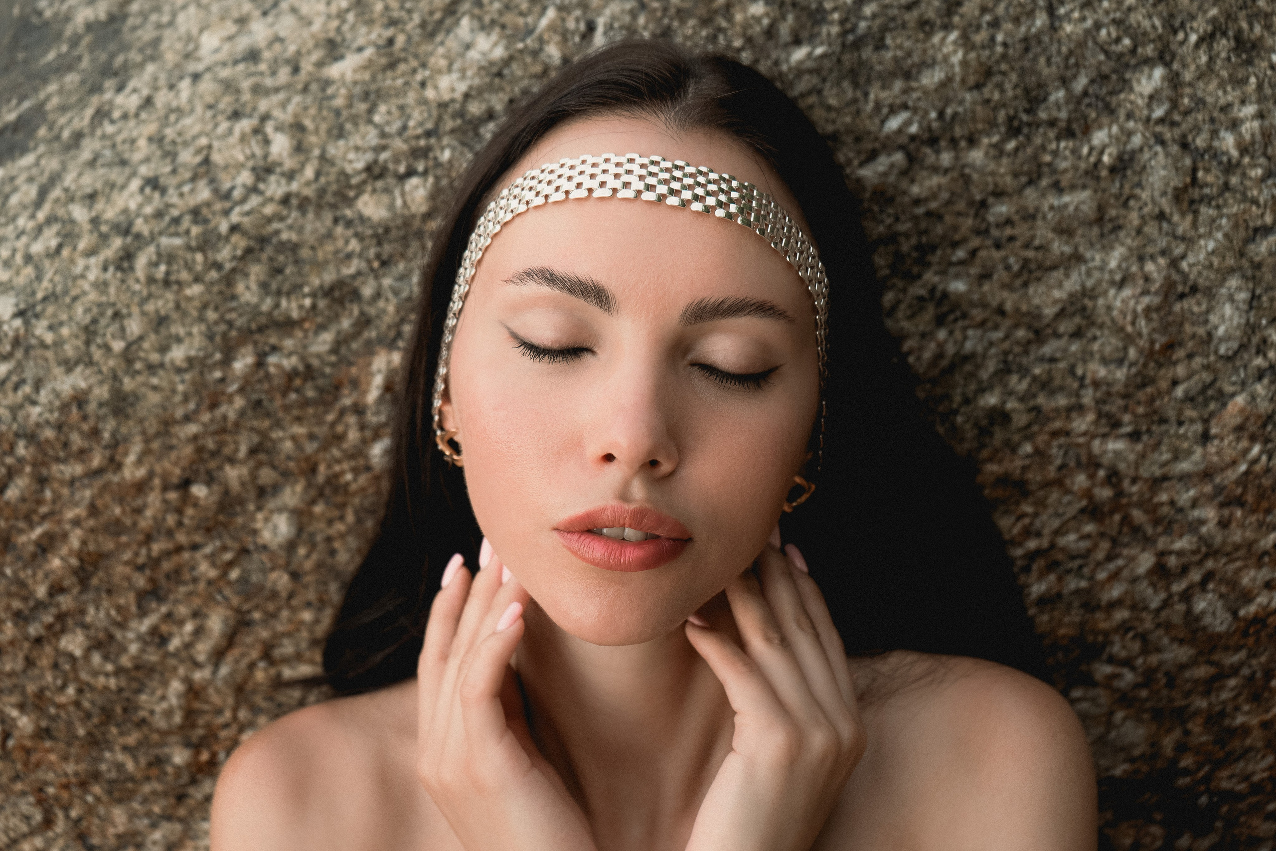 Эмоциональный портрет на Пхукете — искусство вашего образа, эмоций и красоты в виде индивидуальной фотосессии. Ян Долматов — фотограф, видеограф и продюсер на Пхукете, Таиланд