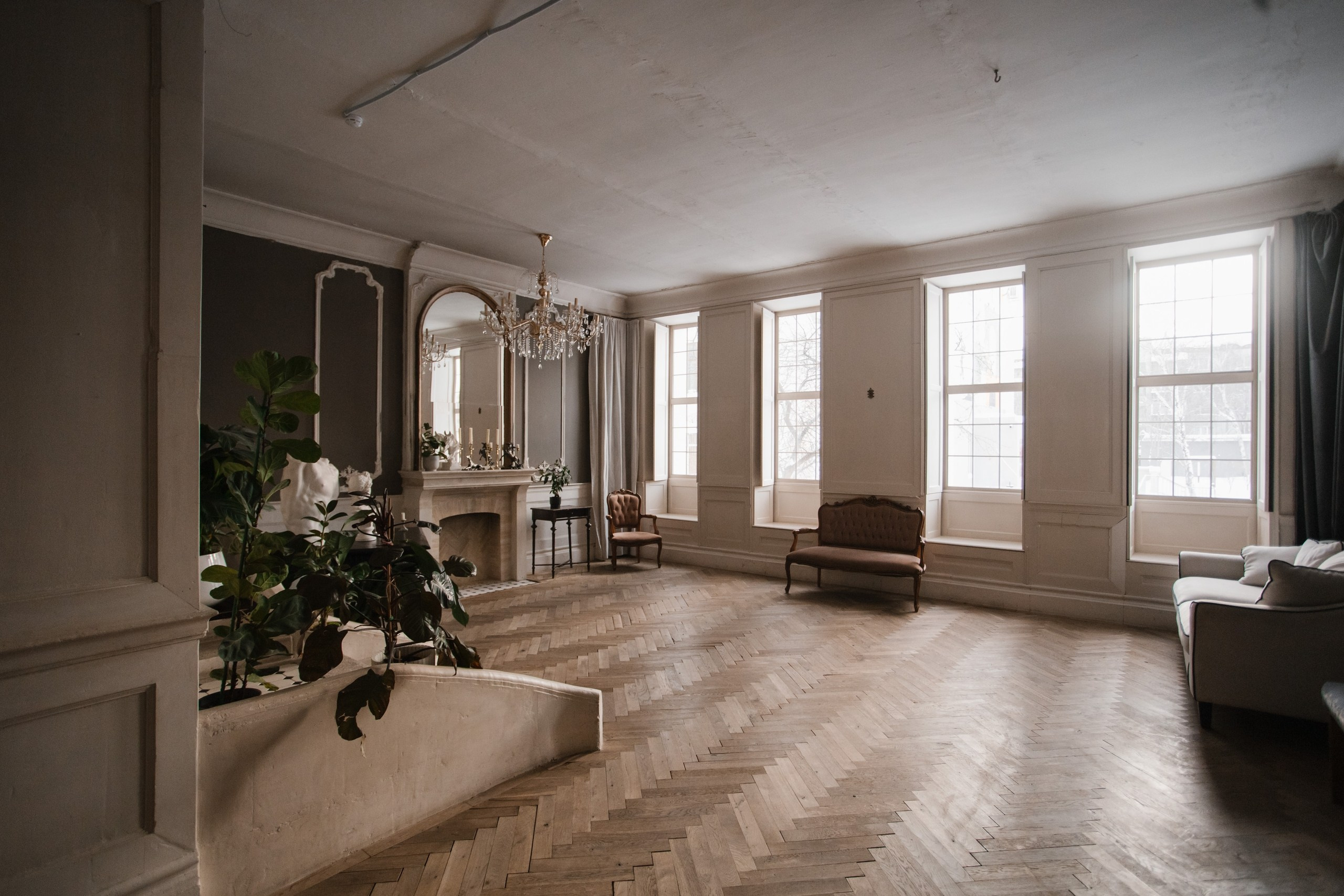 ТОП фотостудий Тюмени 2026: где провести стильную фотосессию. Портретный фотограф Тюмень Дарья Мустафина