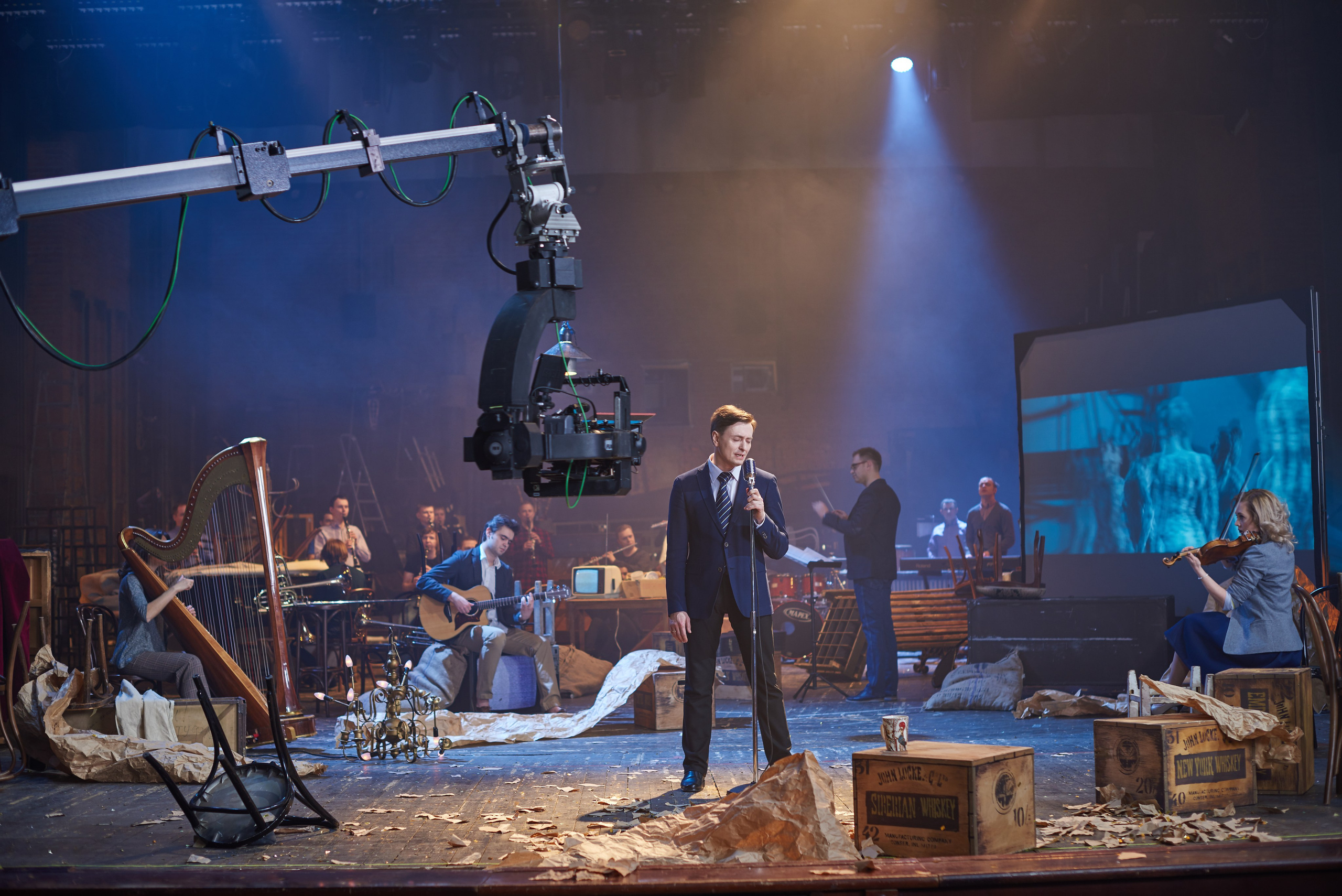 BACKSTAGE. Www.apowerstudio.com