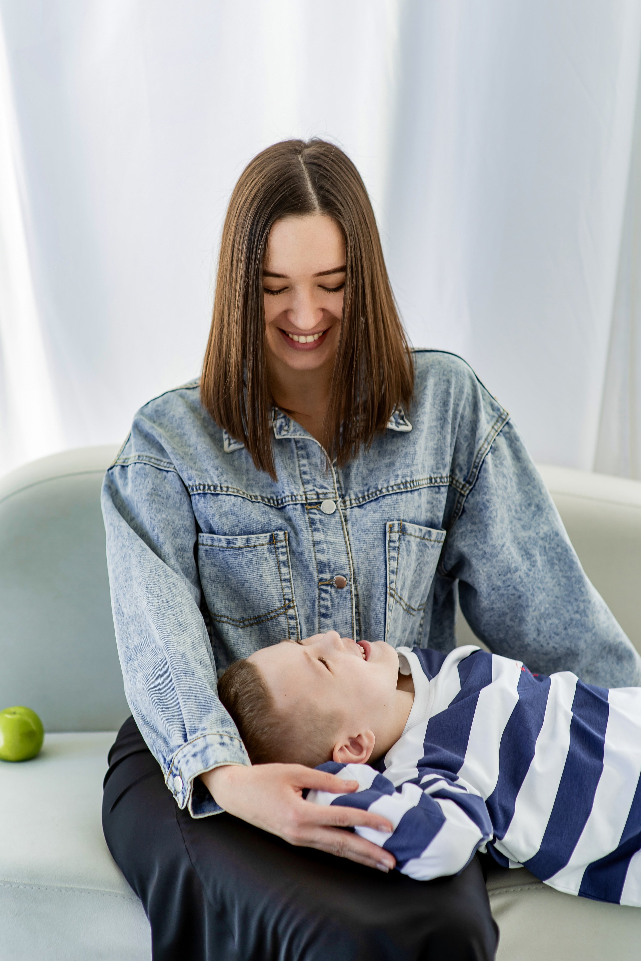 Семейная фотосессия в студии. Ольга Ли свадебный семейный фотограф Иркутск