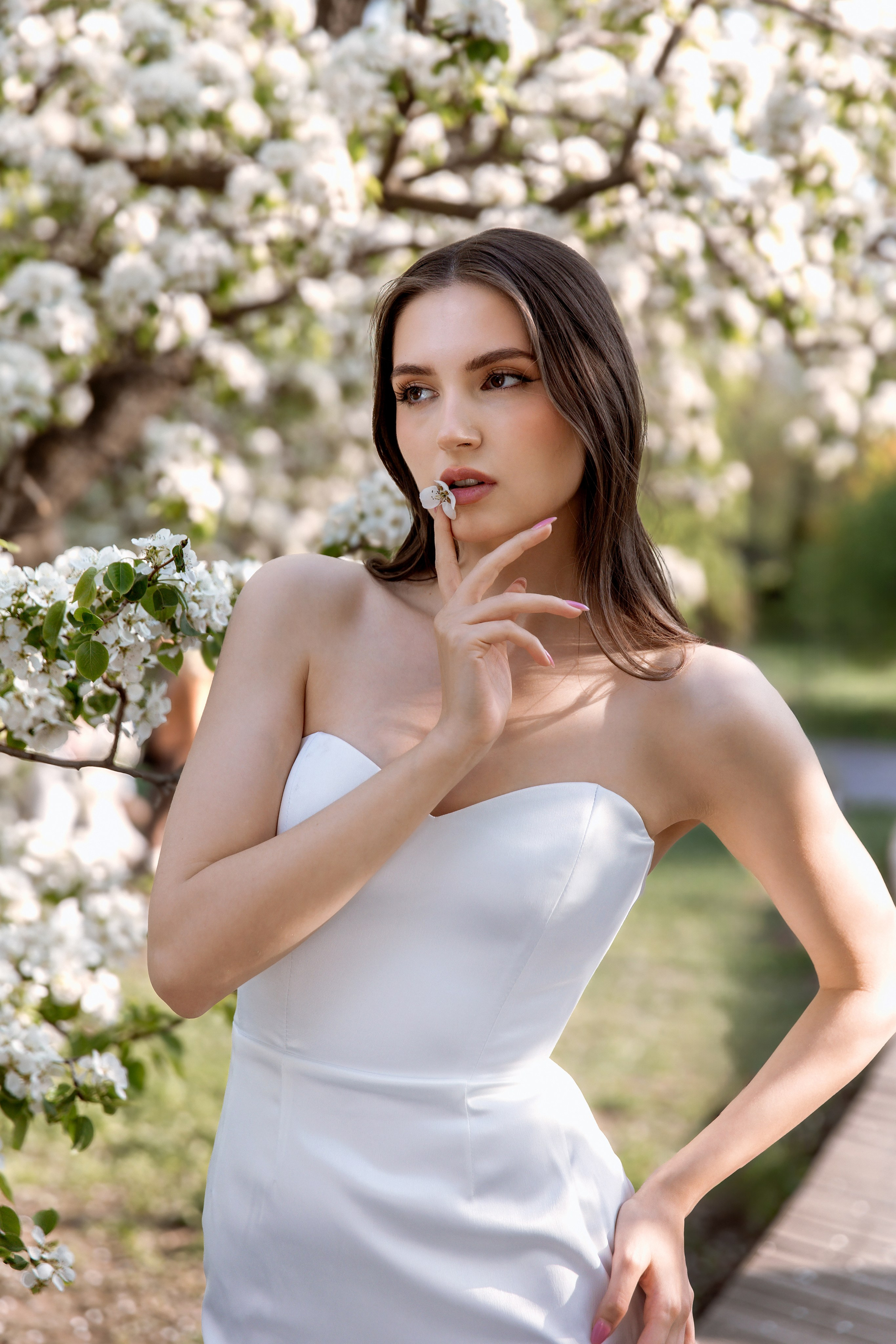 Мария в саду. Свадебный и семейный фотограф Москва и Московская область