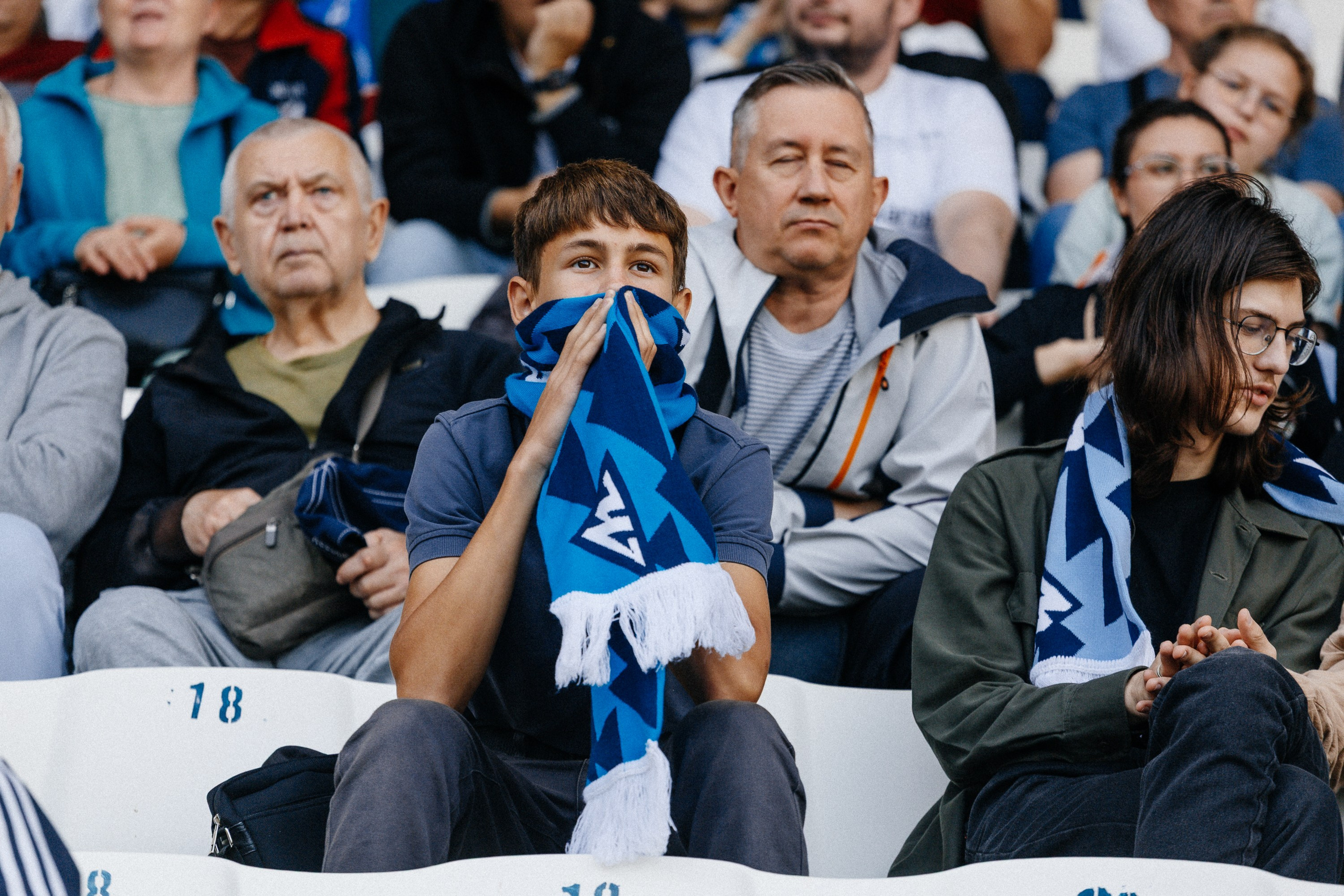 ФК ЧЕЛЯБИНСК Х ФК ВОЛГА. Репортажный фотограф Макс Брагин