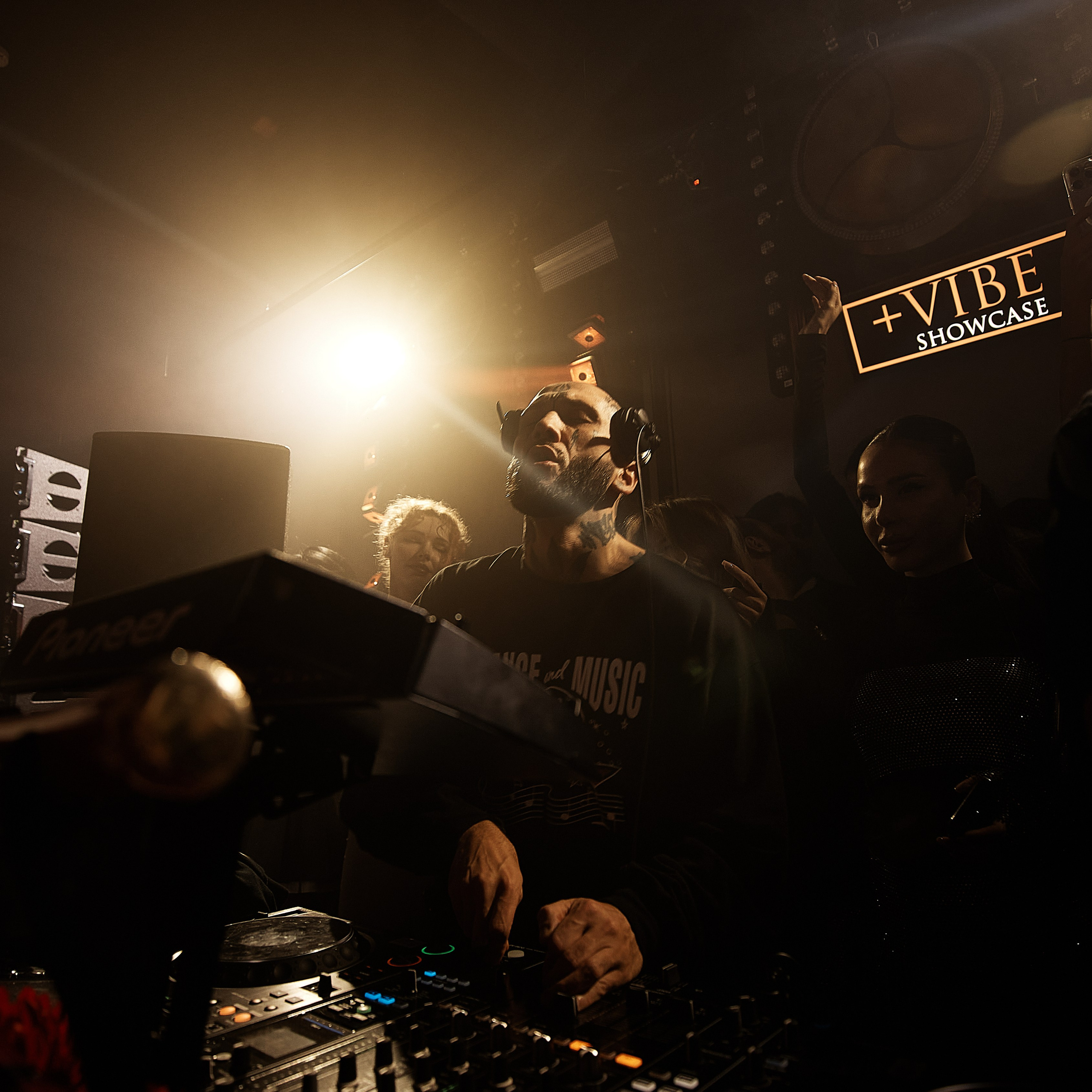 PLUS VIBE Party. Репортажный фотограф в Москве Дмитрий Масленников