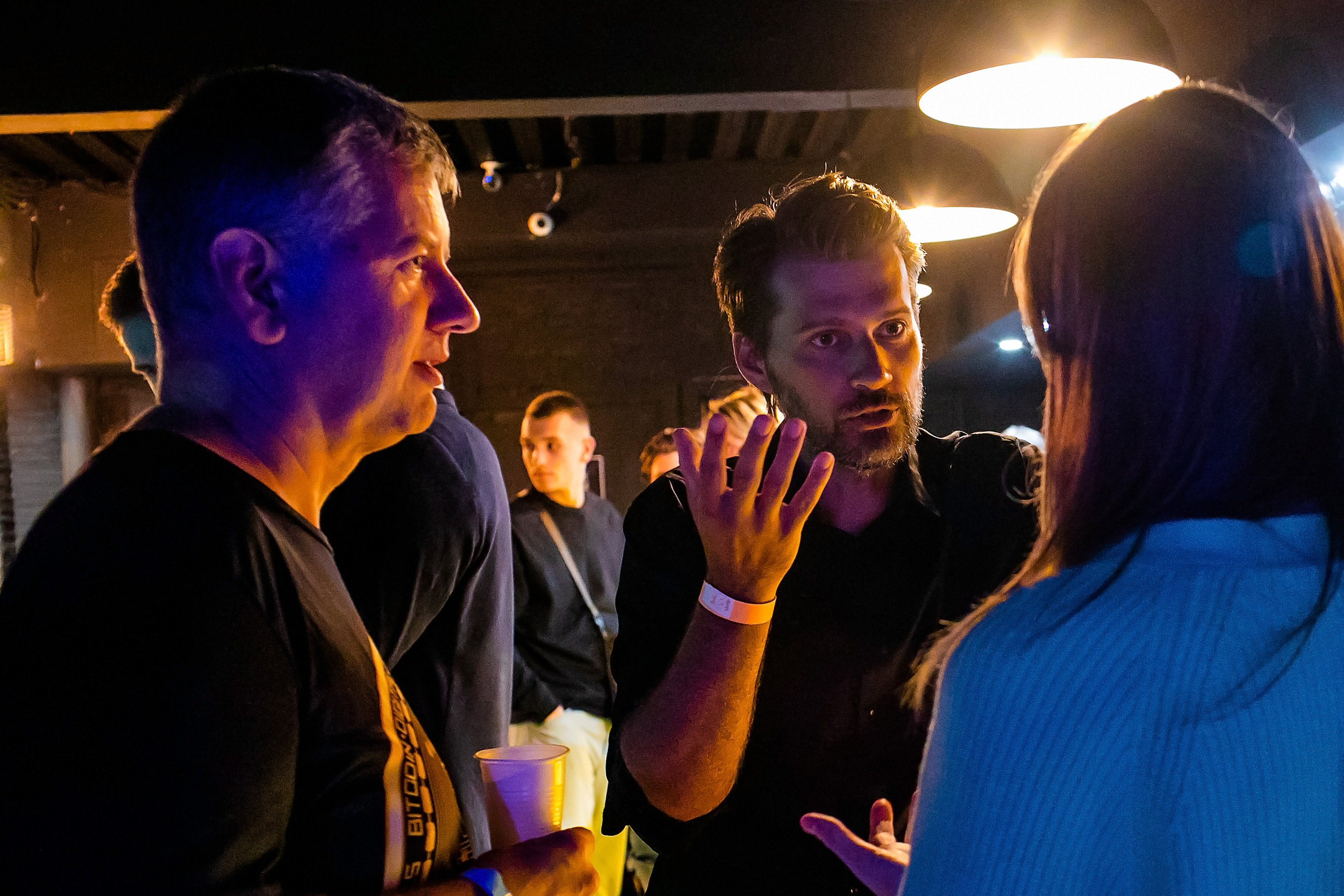 Встреча криптовалюте. Art photographer Nino