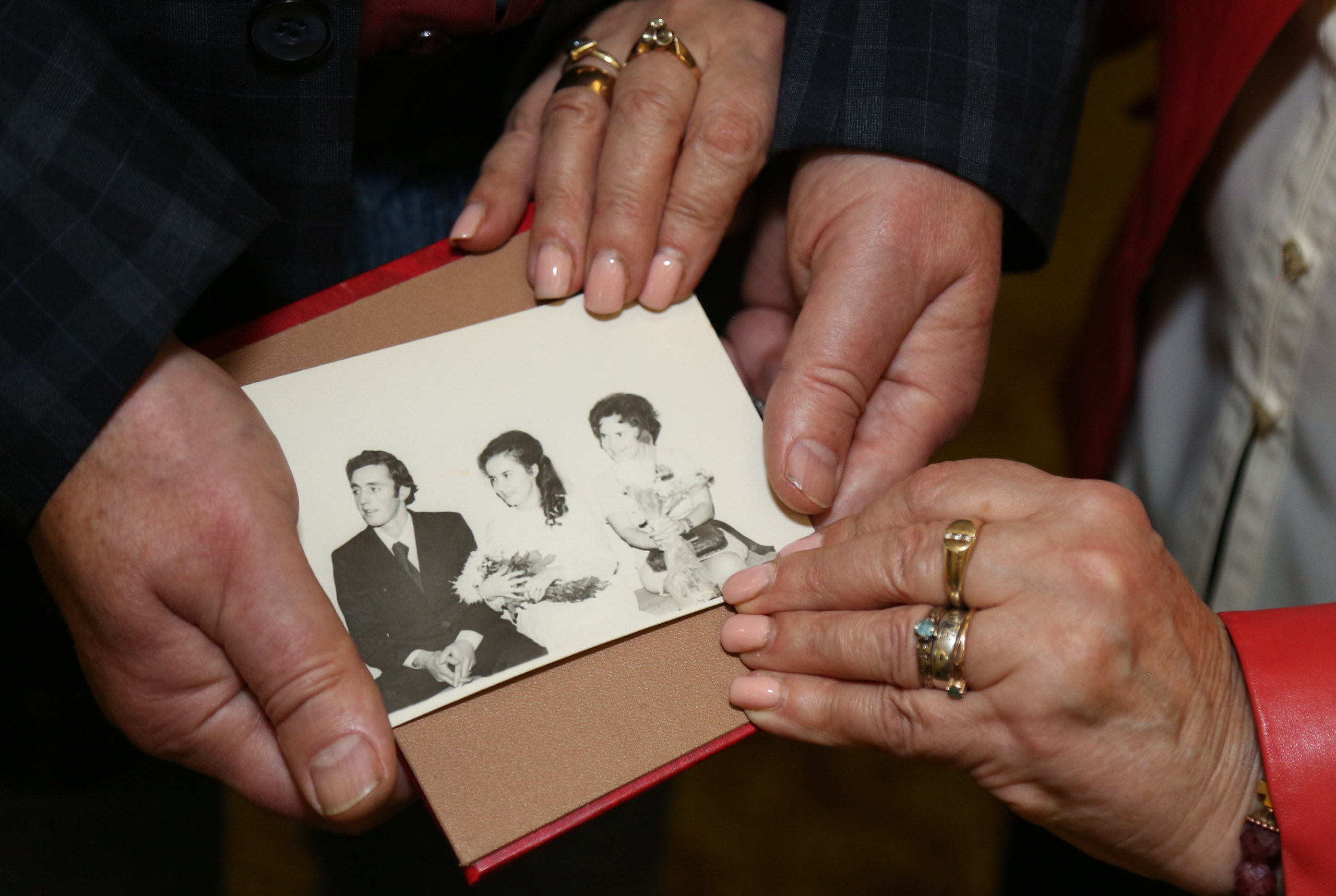 50 лет Юбилей свадьбы в Грибоедовском ЗАГСе в Москве. Фотосессия в студии в Москве от профессионального фотографа услуги по доступным ценам