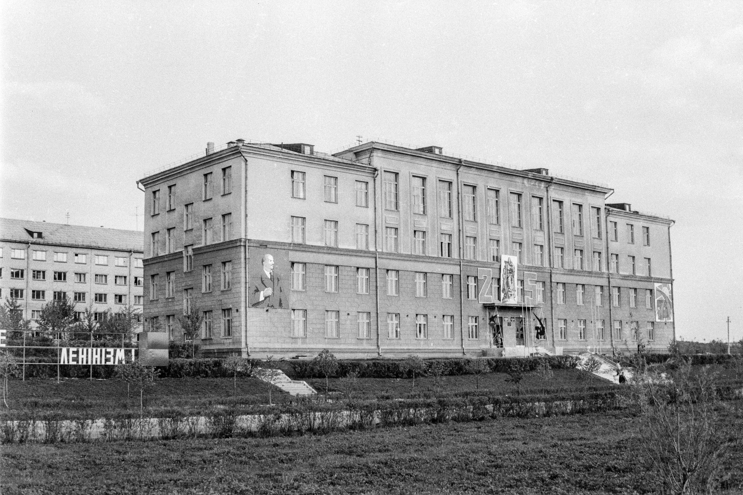 В 1959 году - Молодечненский кооперативный техникум.