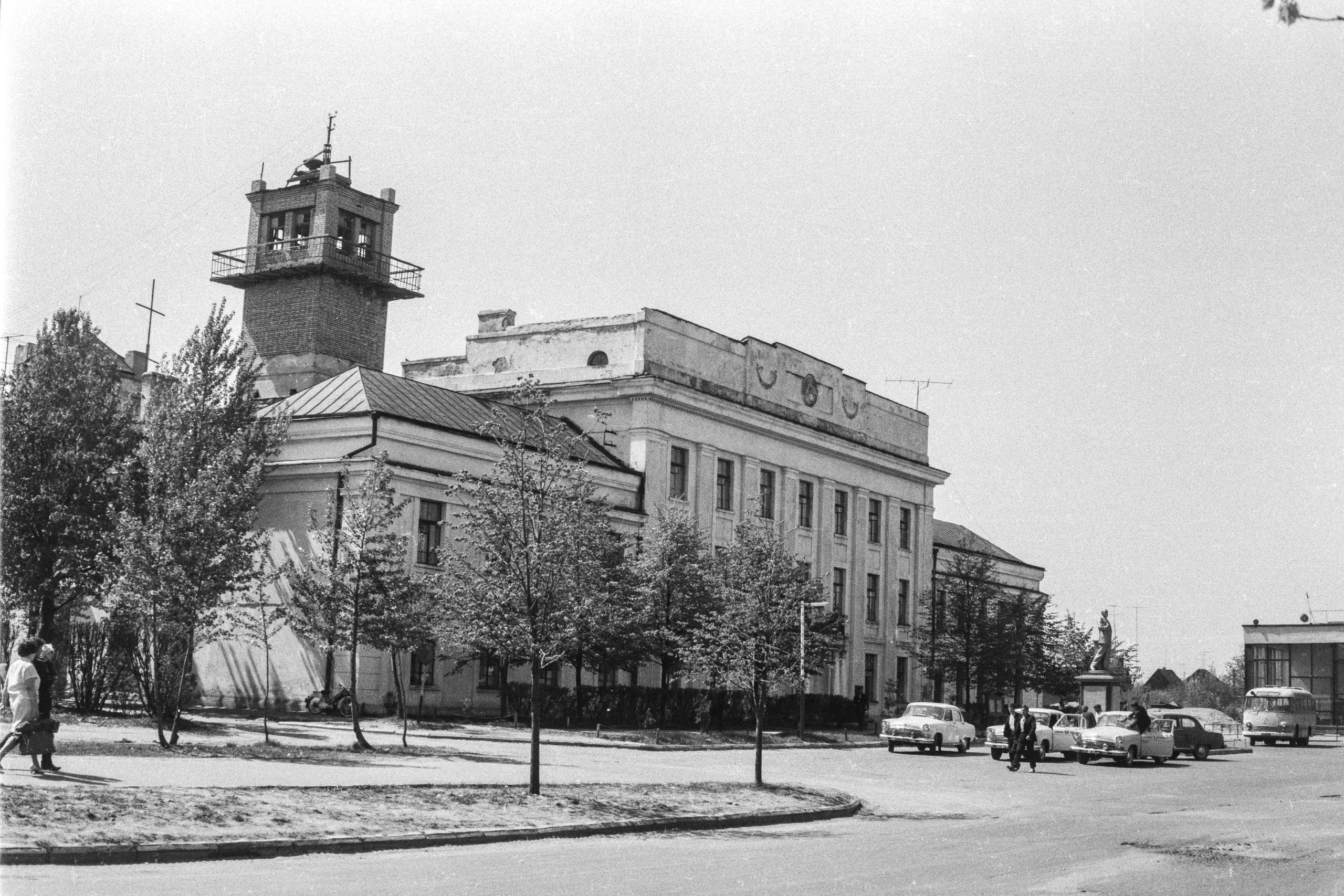 Чиновники польской администрации раньше размещались в этом здании староства. Теперь тут налоговая.