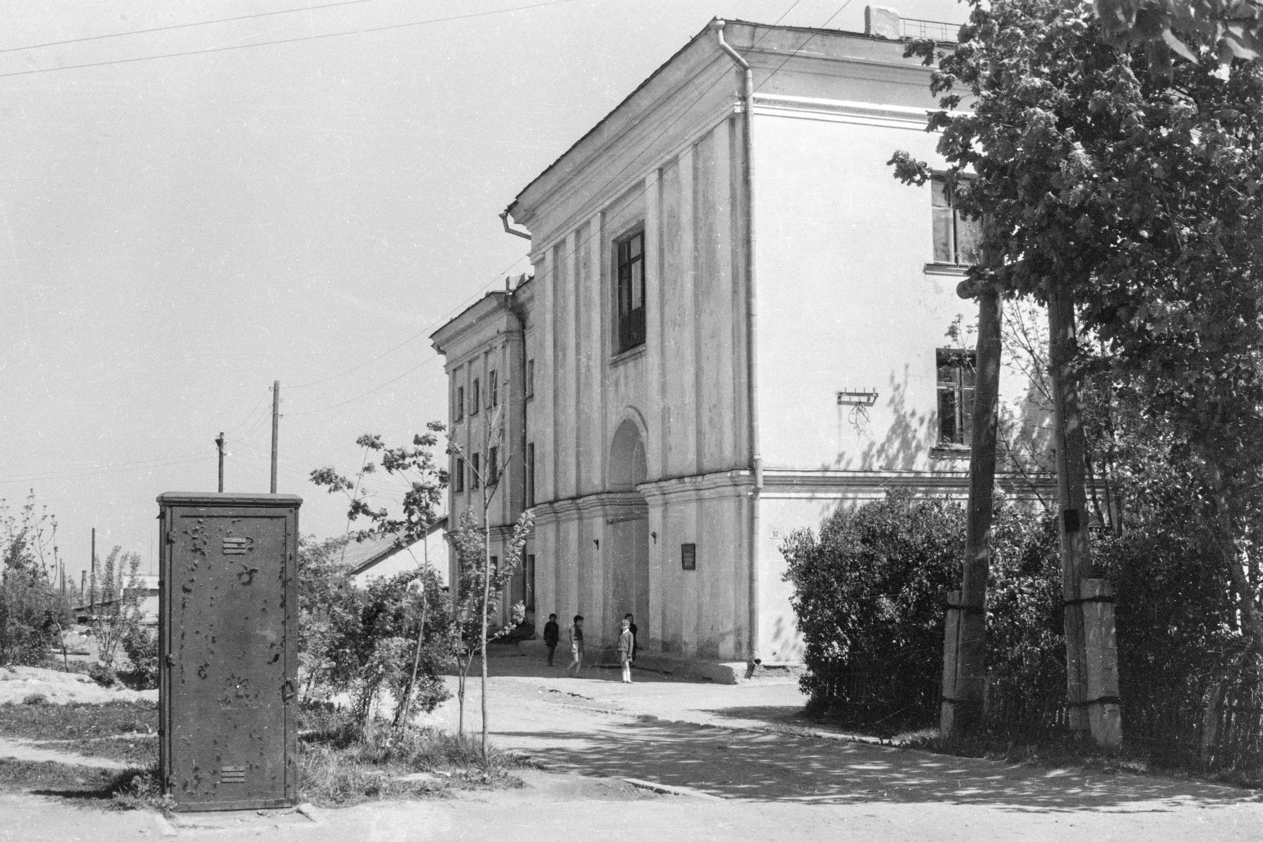 Западная сторона здания муз. училища.