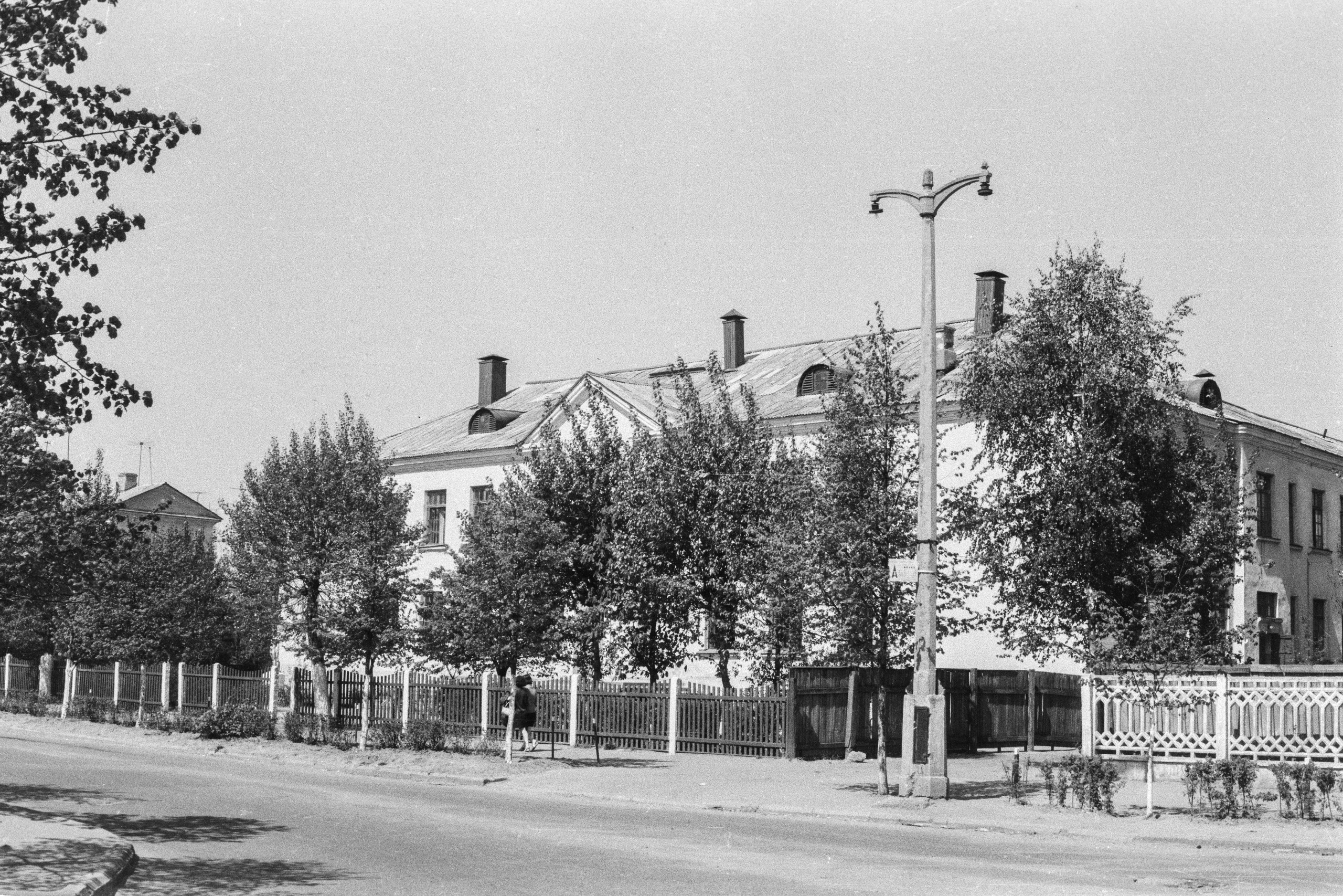 1 сентября 1955 г. было открыто здание 4 средней школы.