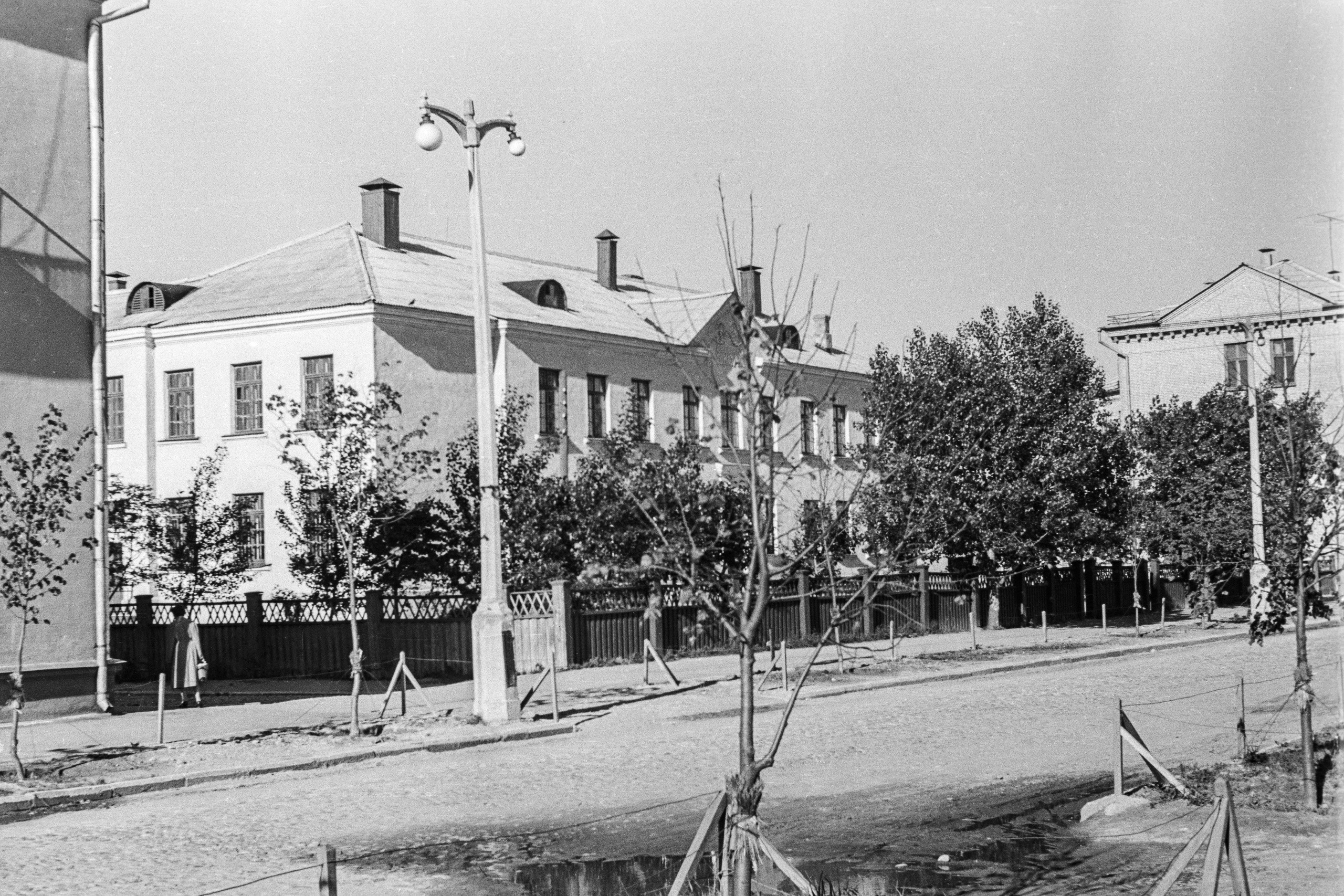 1 сентября 1955 г. было открыто здание 4 средней школы.