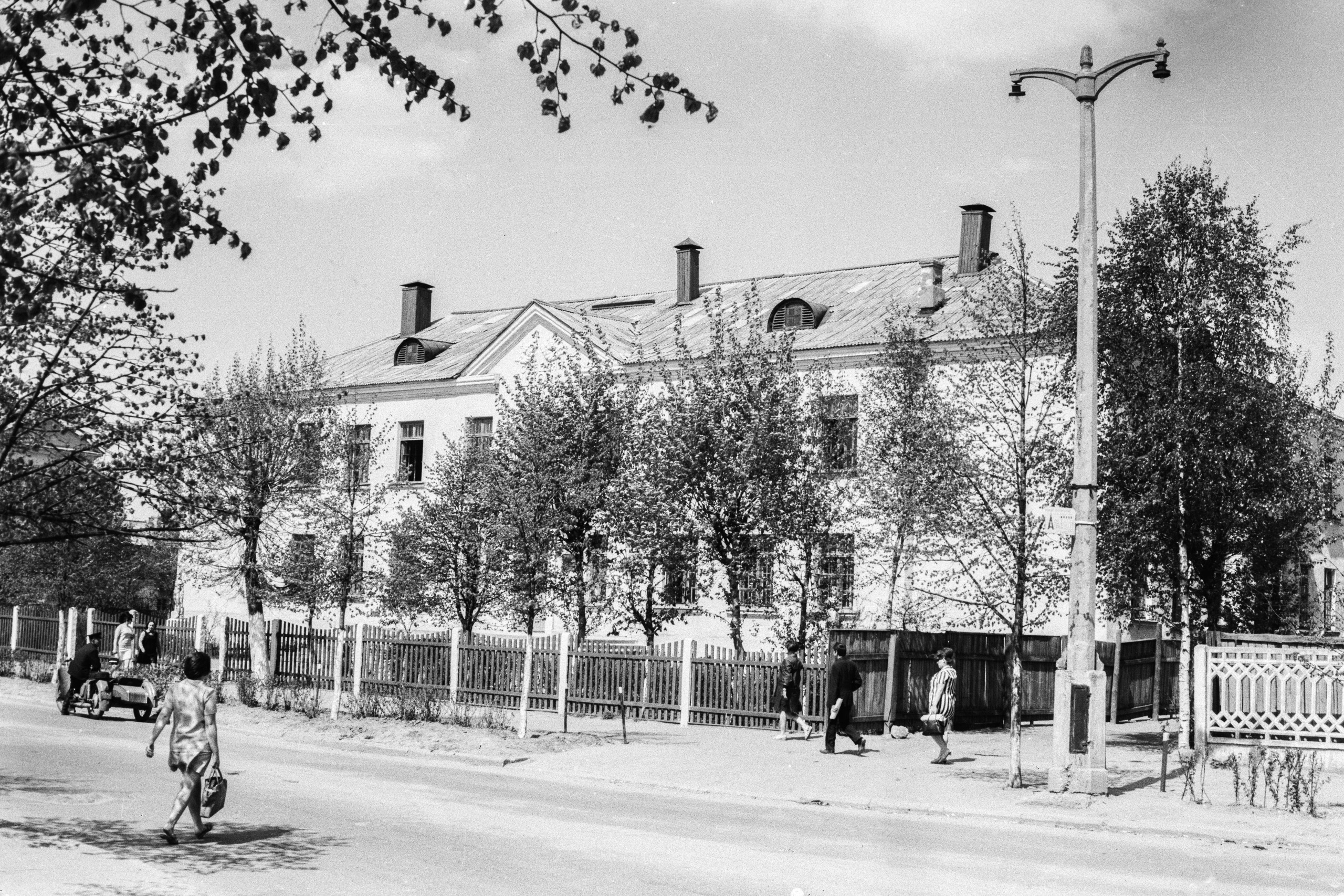 1 сентября 1955 г. было открыто здание 4 средней школы.