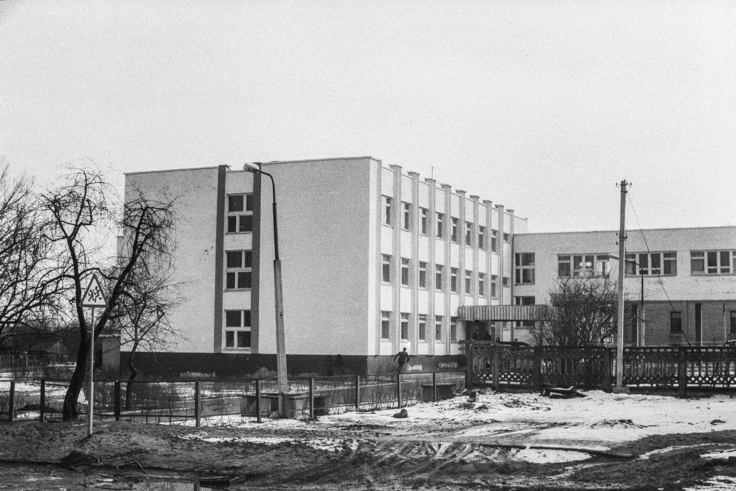 1 сентября 1982 г. открылось  новая 4 школа