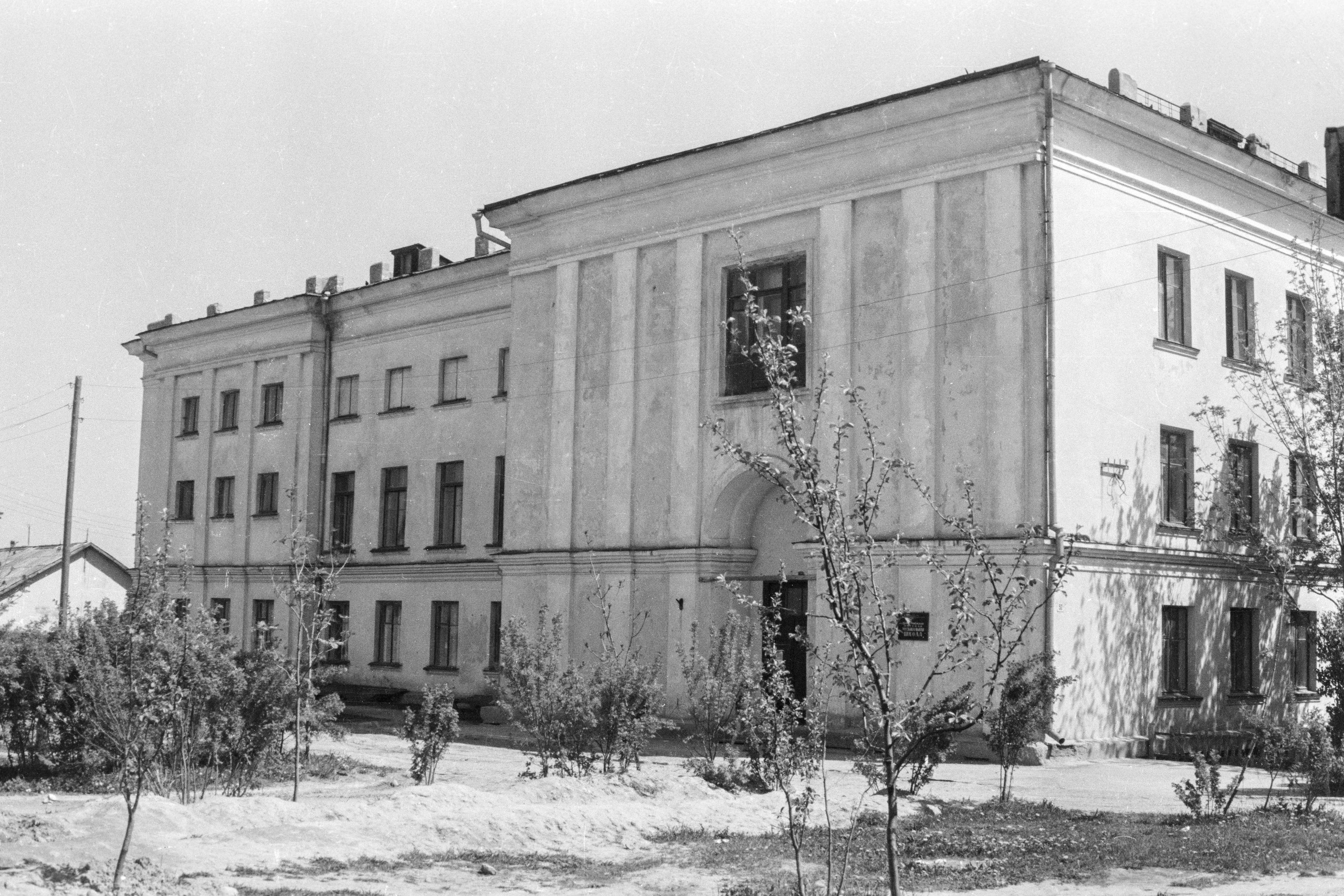 Западная сторона здания муз. училища.