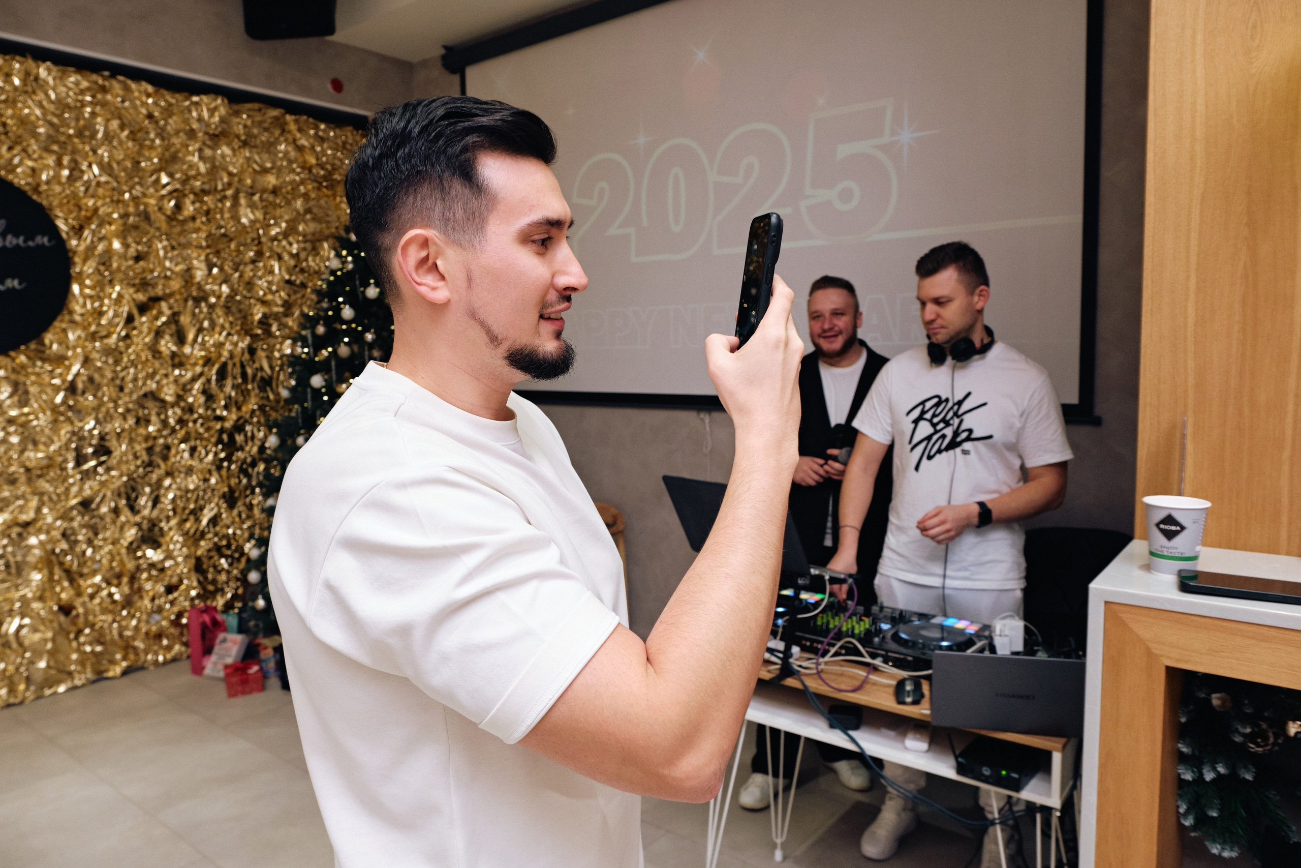 Корпоратив в белом компании Pride group. Семейные и свадебные фотосессии в СПб, в студии, на улице, на природе