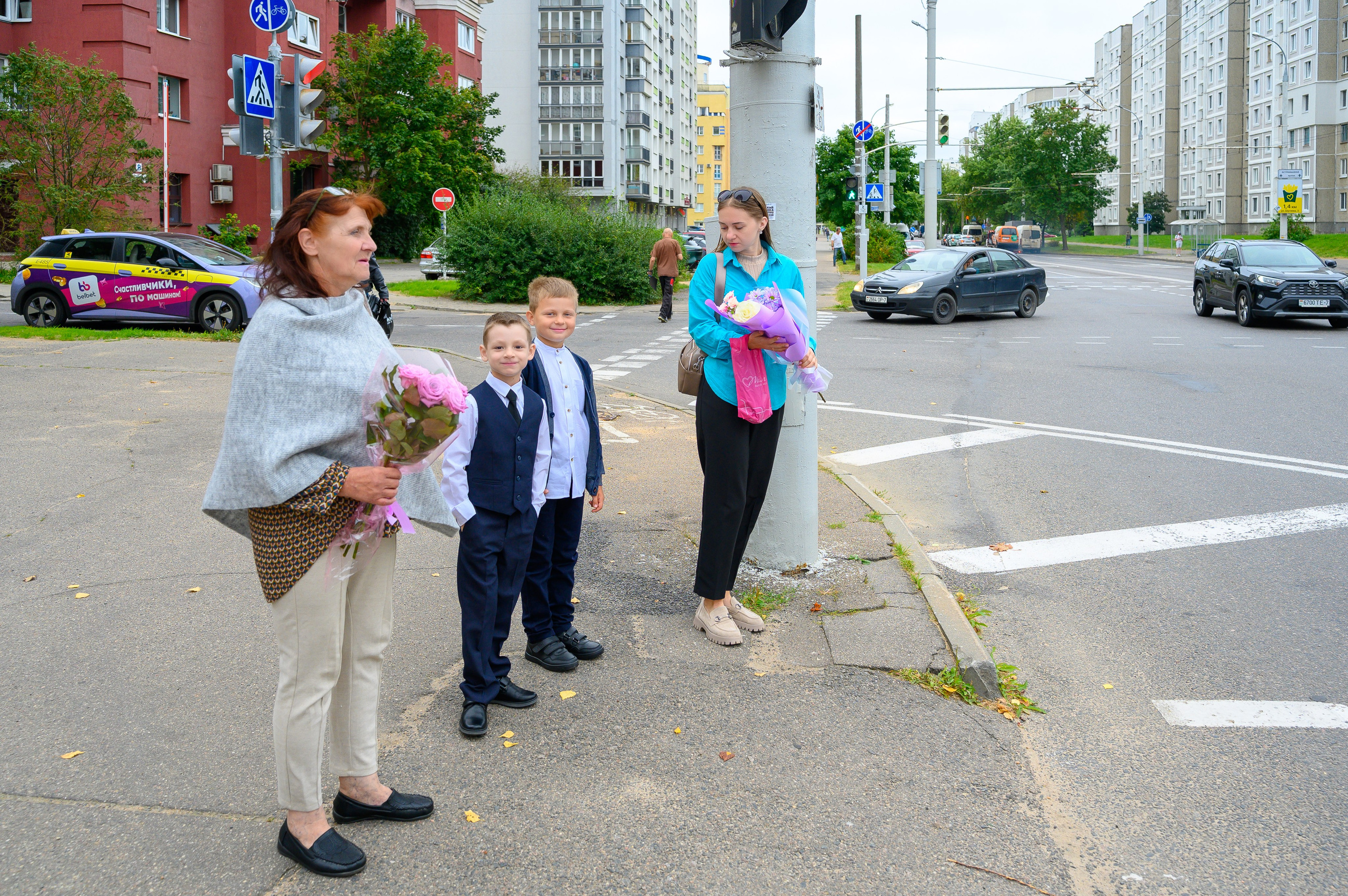 Вот звучит первый звонок, перед этим долгое приготовление к новому этапу в жизни, Яромир идет в школу. Фотоуслуги, услуги фотографа, фотографирование важных событий