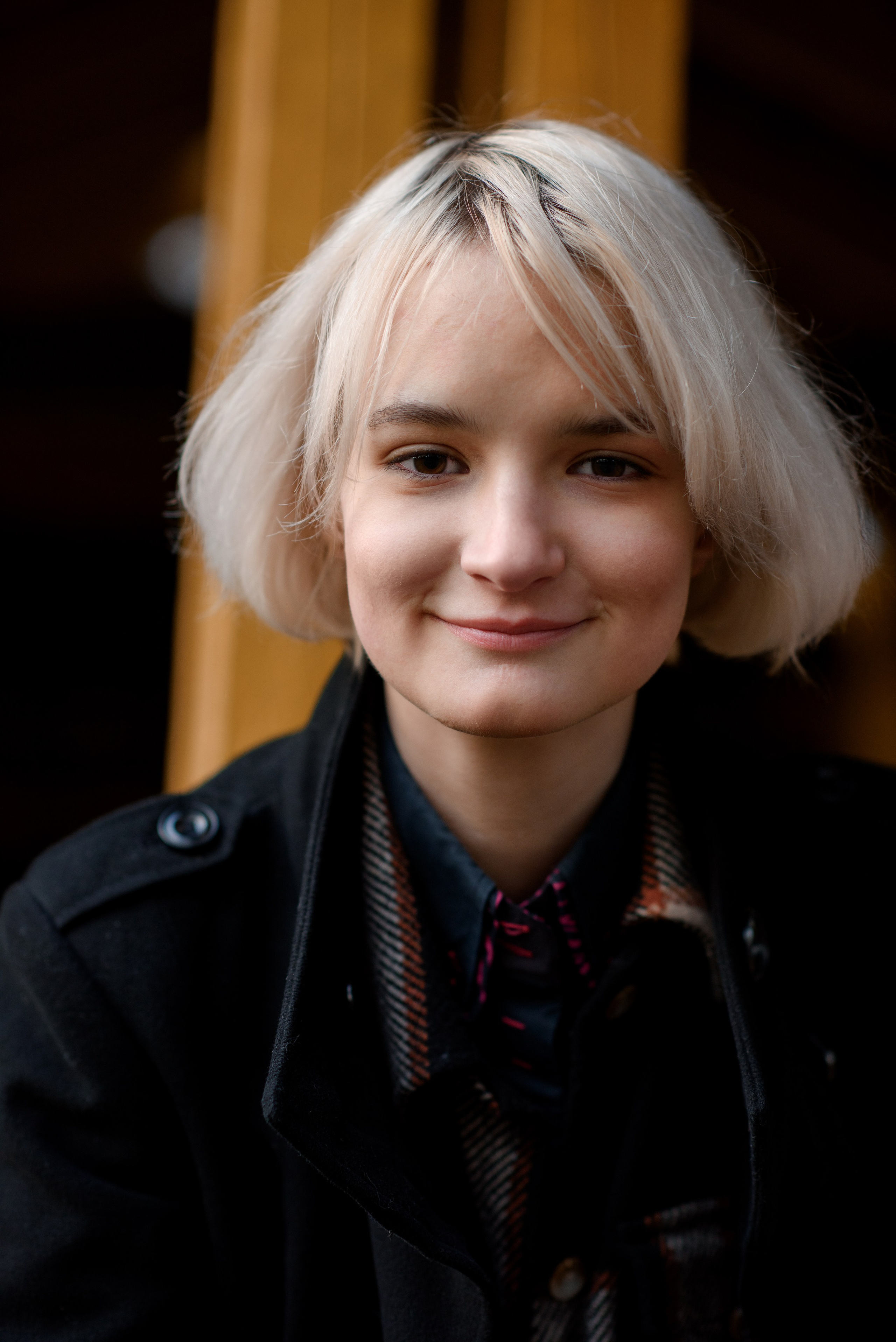 Фотосессия девочки подростка в осеннем саду. Главная