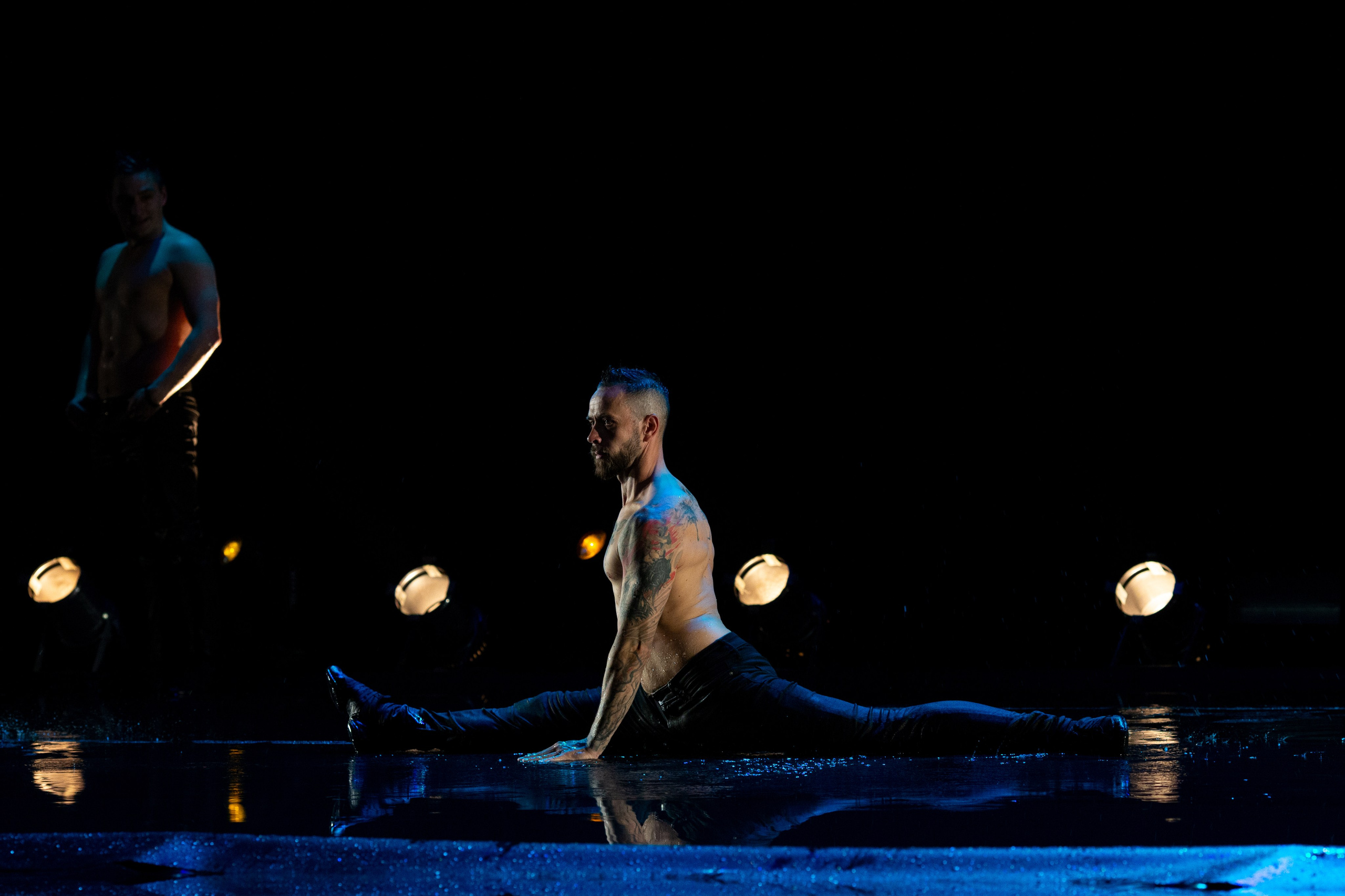 Искушение. Танец под дождём. Фотограф Антонина Свешникова. ВЫПУСКНЫЕ ФОТОКНИГИ для детских садов и школ. Москва, Владимир