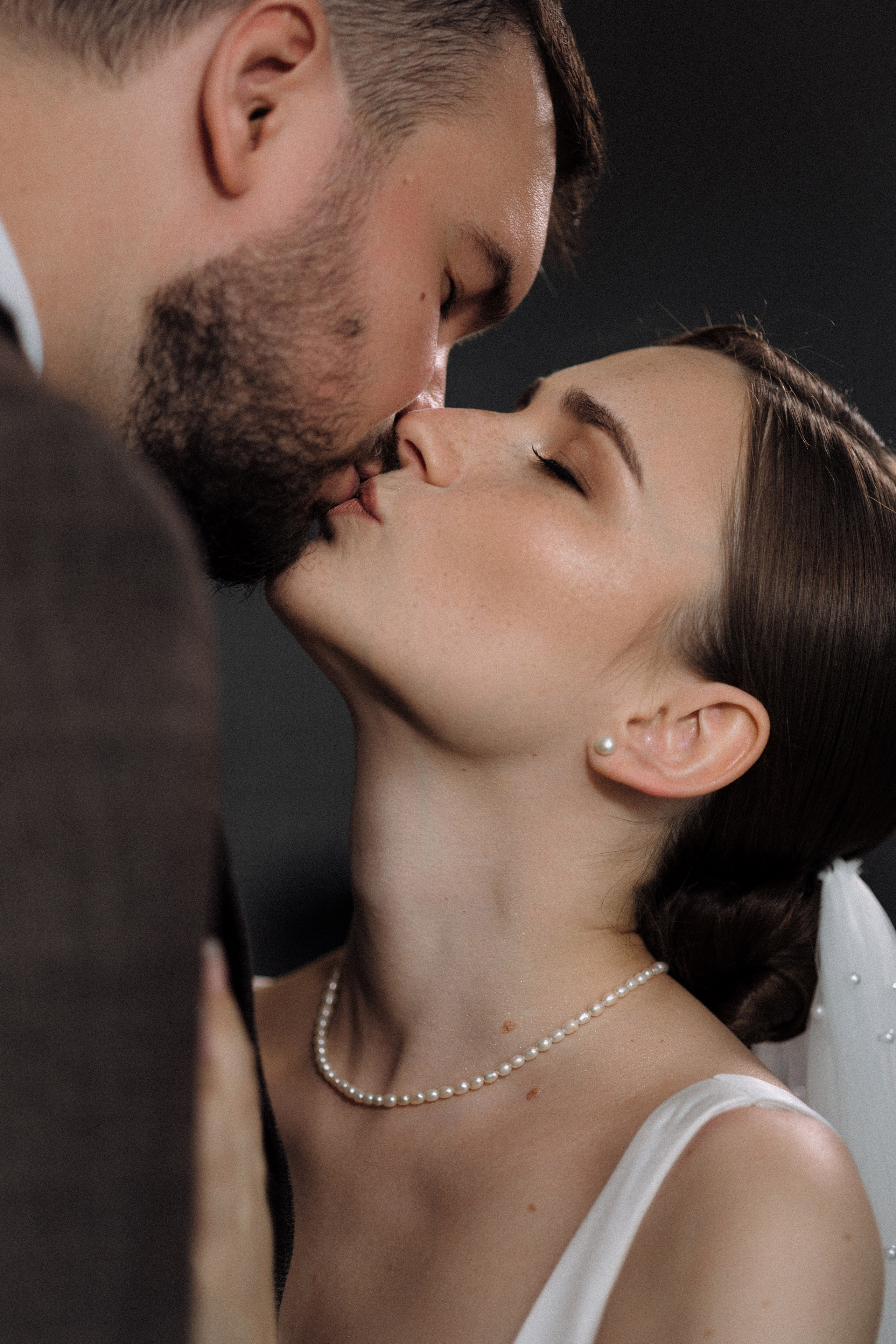 Портфолио свадебного фотографа в Москве. Фотосессия с лошадьми Москва. Фотограф на свадьбу в Москве. Свадебная фотосессия на черном фоне. Фотограф в Москве Валерия Рожкова