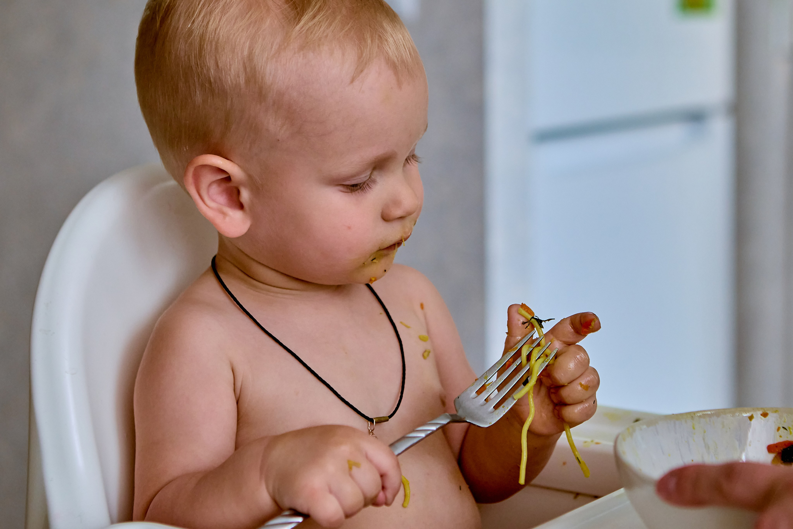 Младенец в объятиях родителей — трогательный портрет домашнего счастья. Православный фотограф Николай Голованов и г. Дзержинск.