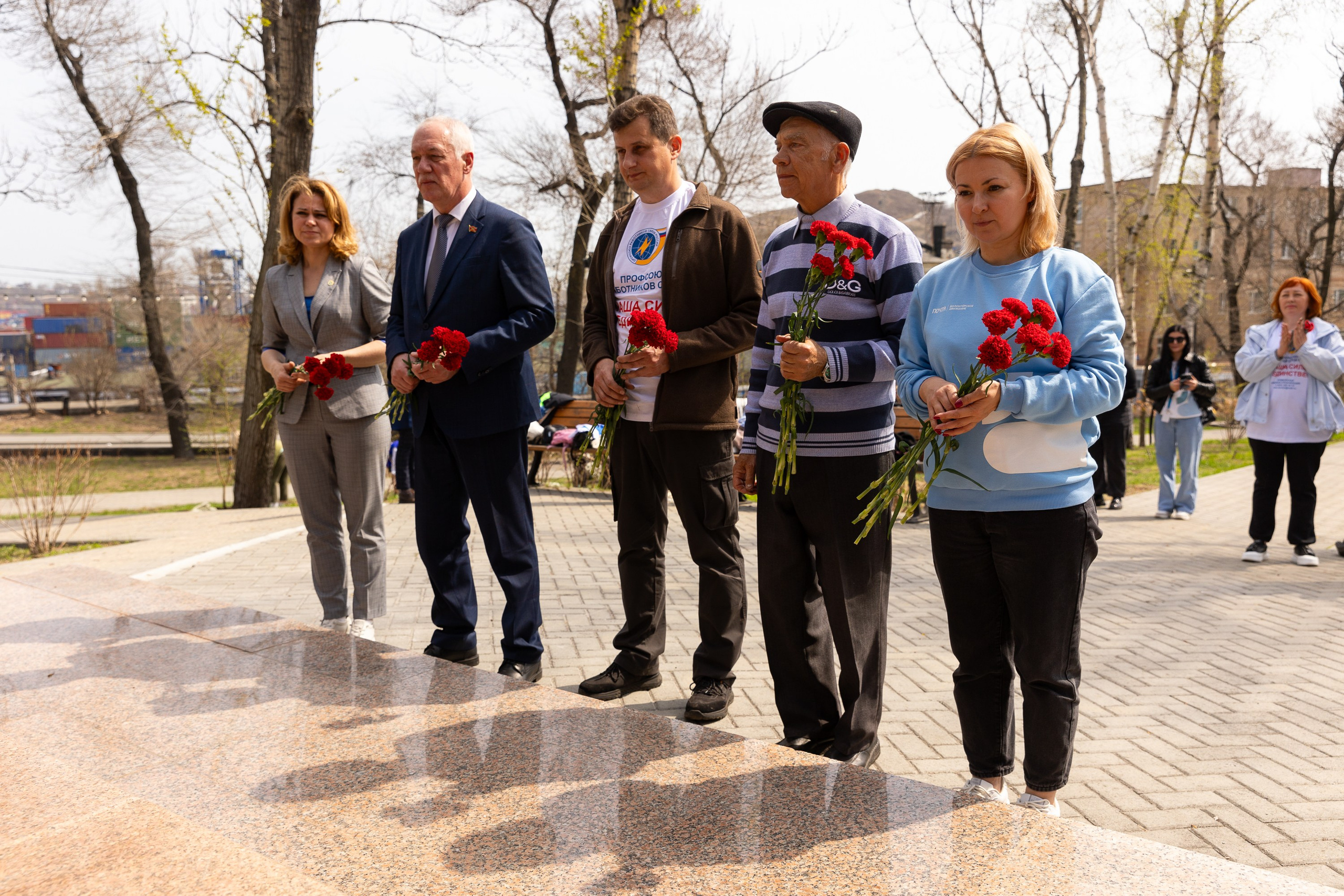 Посадка деревьев. Репортажный фотограф во Владивостоке