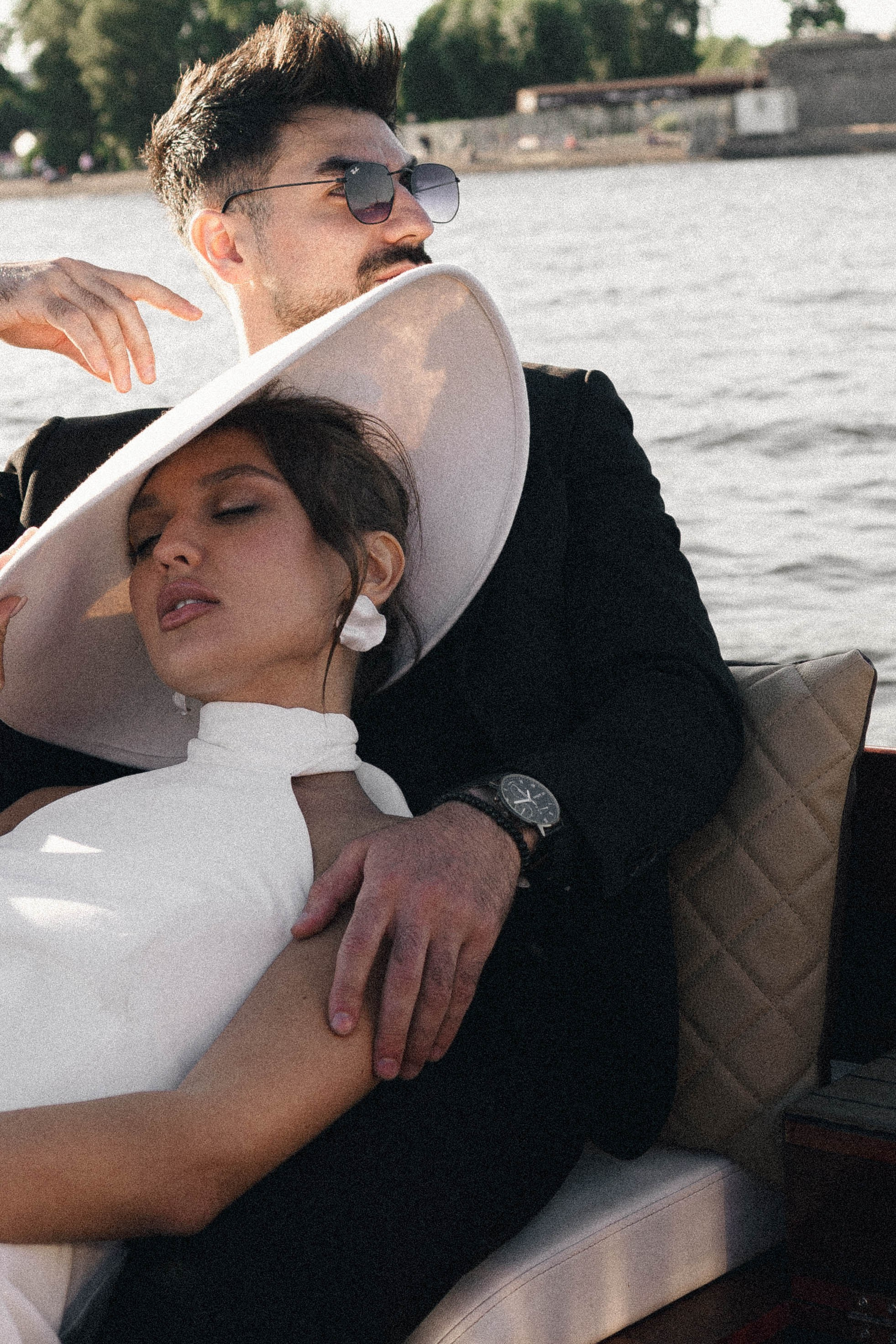 СВАДЕНБНАЯ СЬЕМКА НА КАТЕРЕ ПО КАНАЛАМ САНКТ-ПЕТЕРБУРГА И В АКВАТОРИИ НЕВЫ. Профессиональный фотограф, Санкт-Петербург — Виктория Богомолова