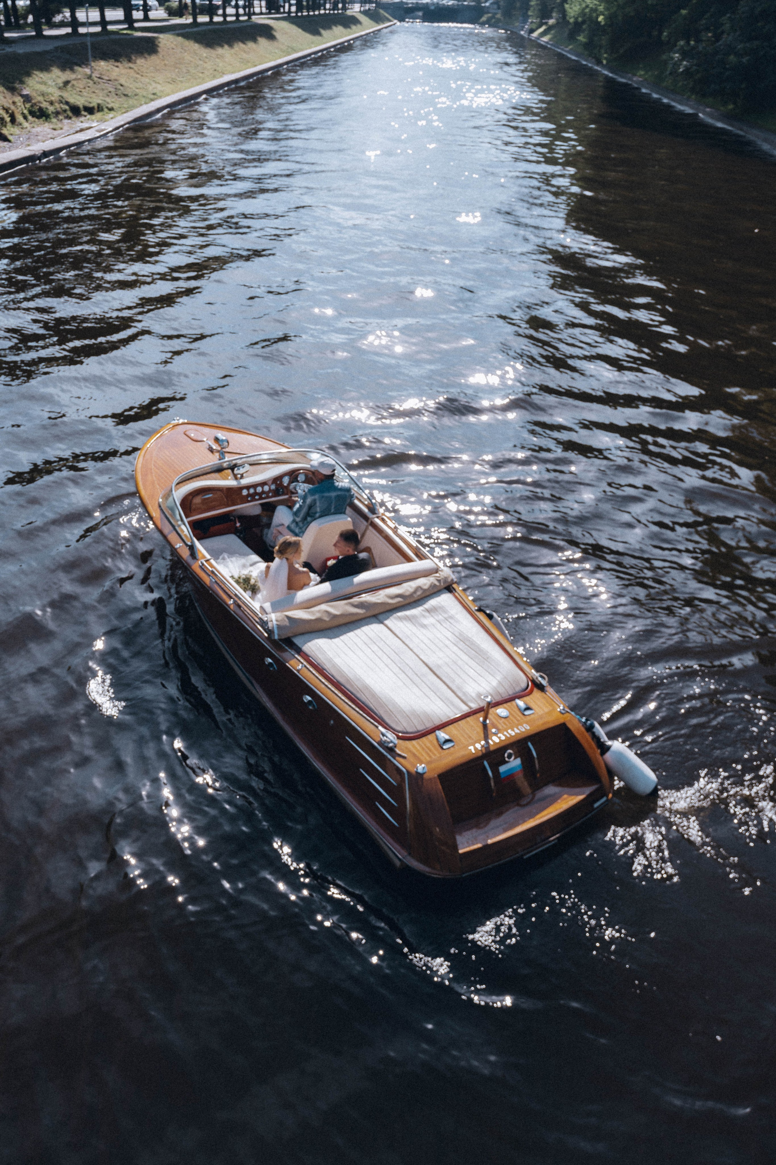 СВАДЕНБНАЯ СЬЕМКА НА КАТЕРЕ ПО КАНАЛАМ САНКТ-ПЕТЕРБУРГА И В АКВАТОРИИ НЕВЫ. Профессиональный фотограф, Санкт-Петербург — Виктория Богомолова