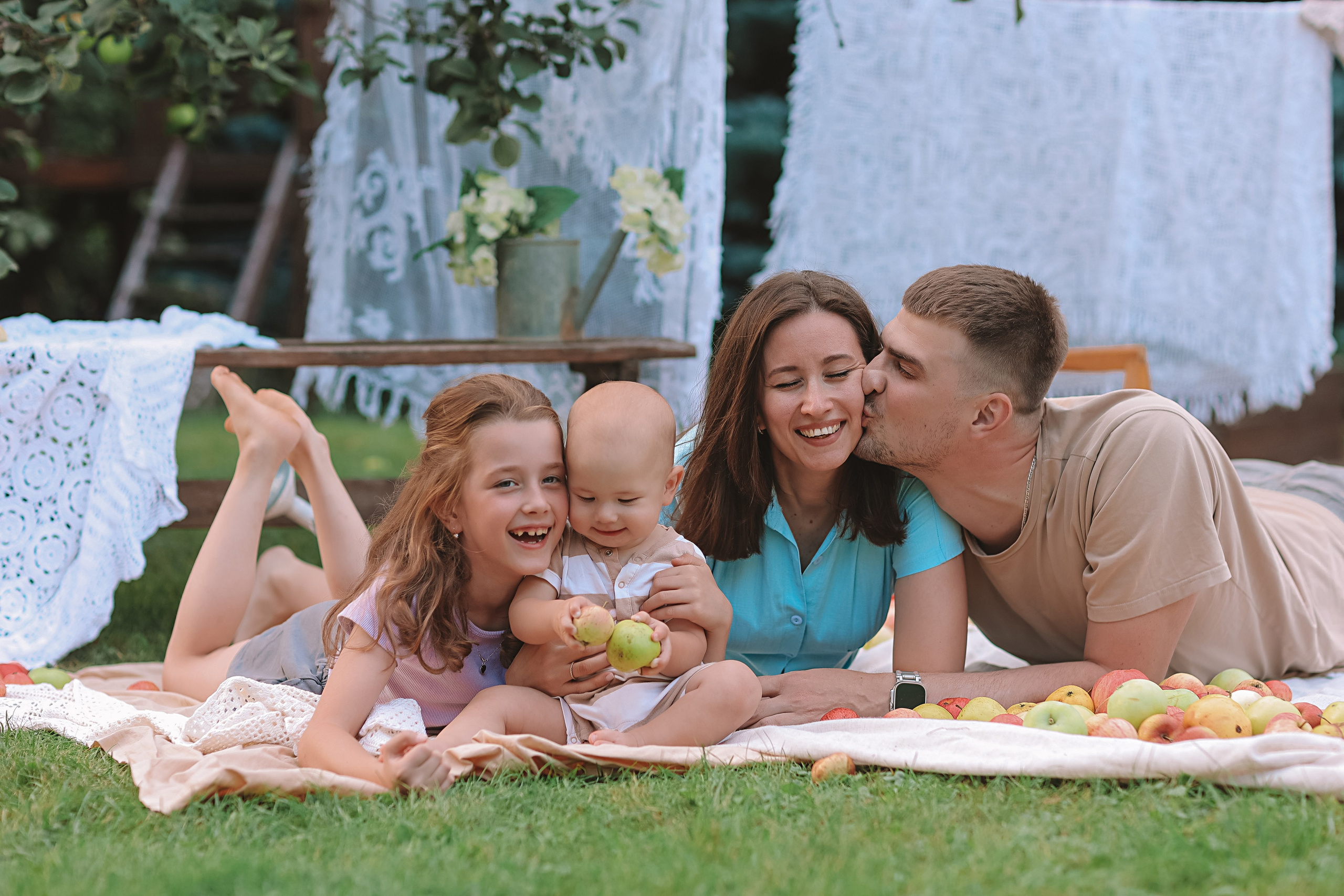 Яблоки. Семейный фотограф Тюмень, фотограф на роды Салмина Мария