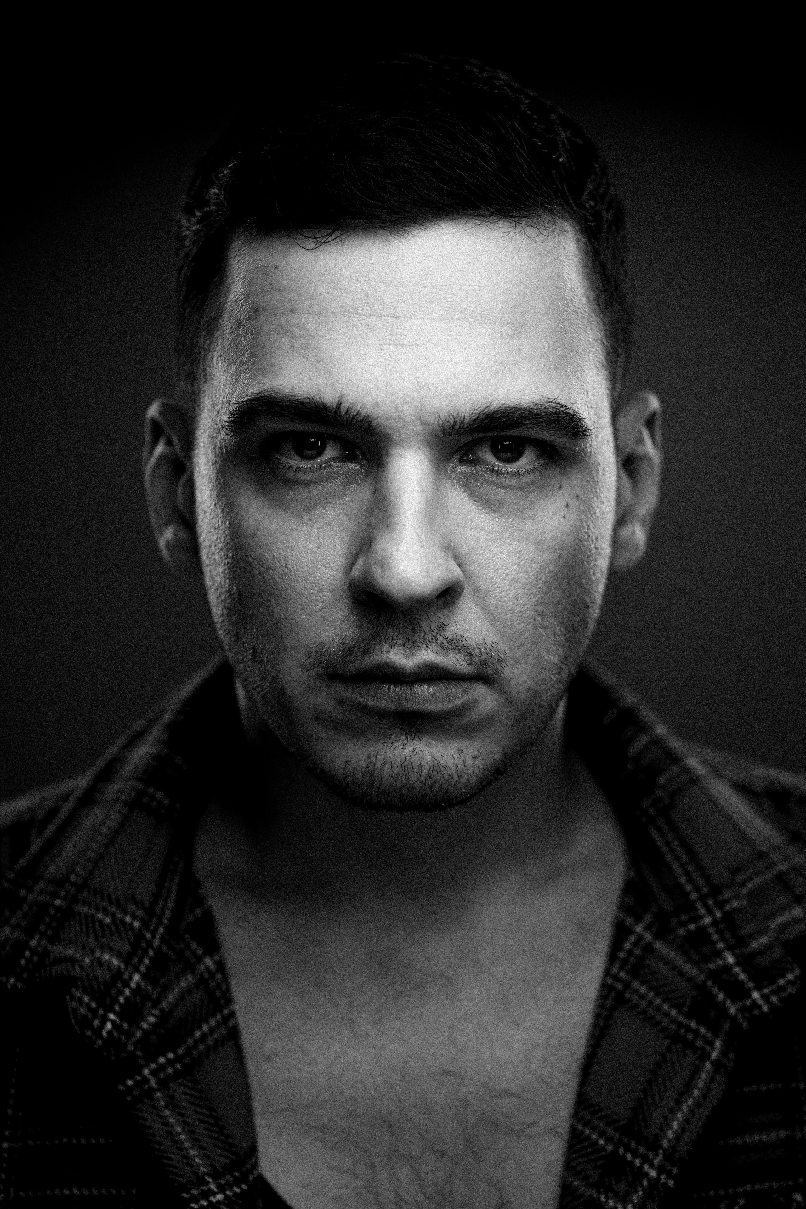 Headshot & portrait session for Arthur. Headshot & portrait photographer Alexei Shendrick