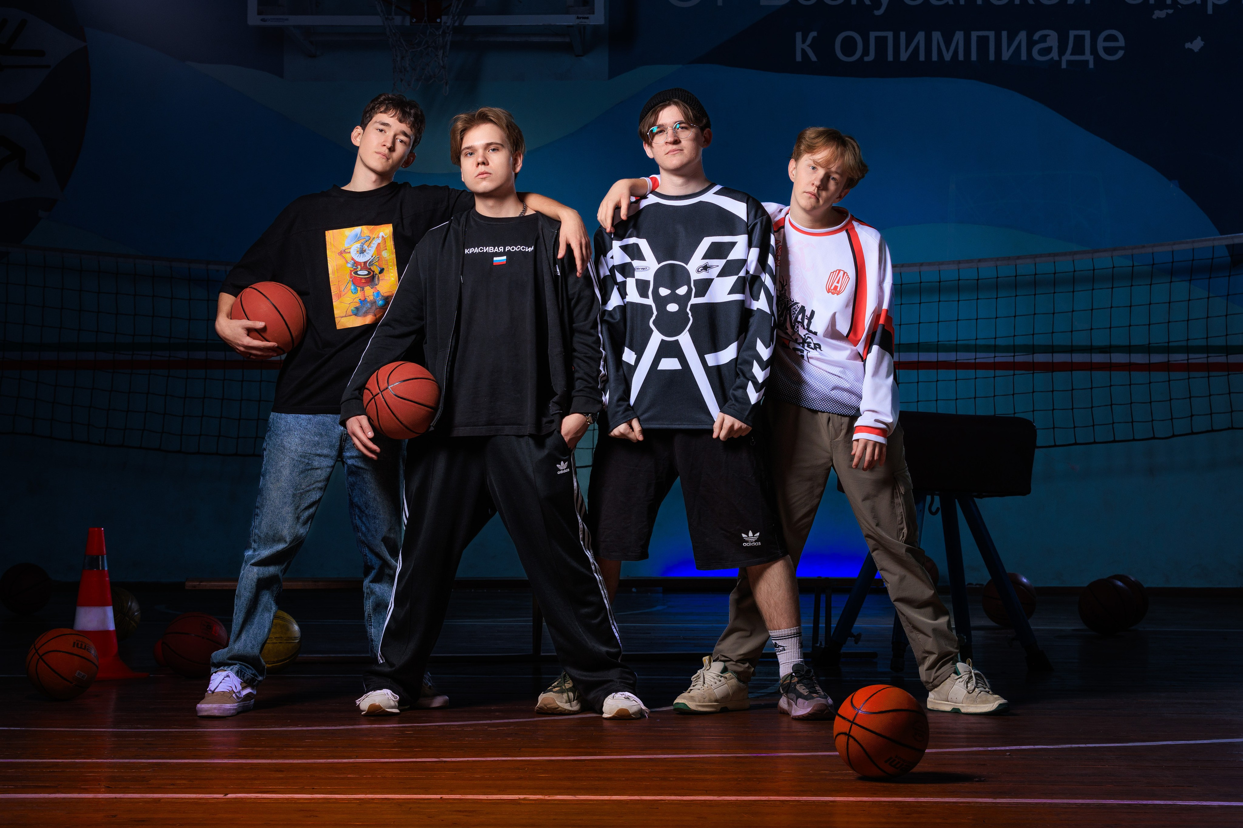 Смотреть фотки в спортзале. Выпускные альбомы Геленджик, Новороссийск, Краснодар, Туапсе