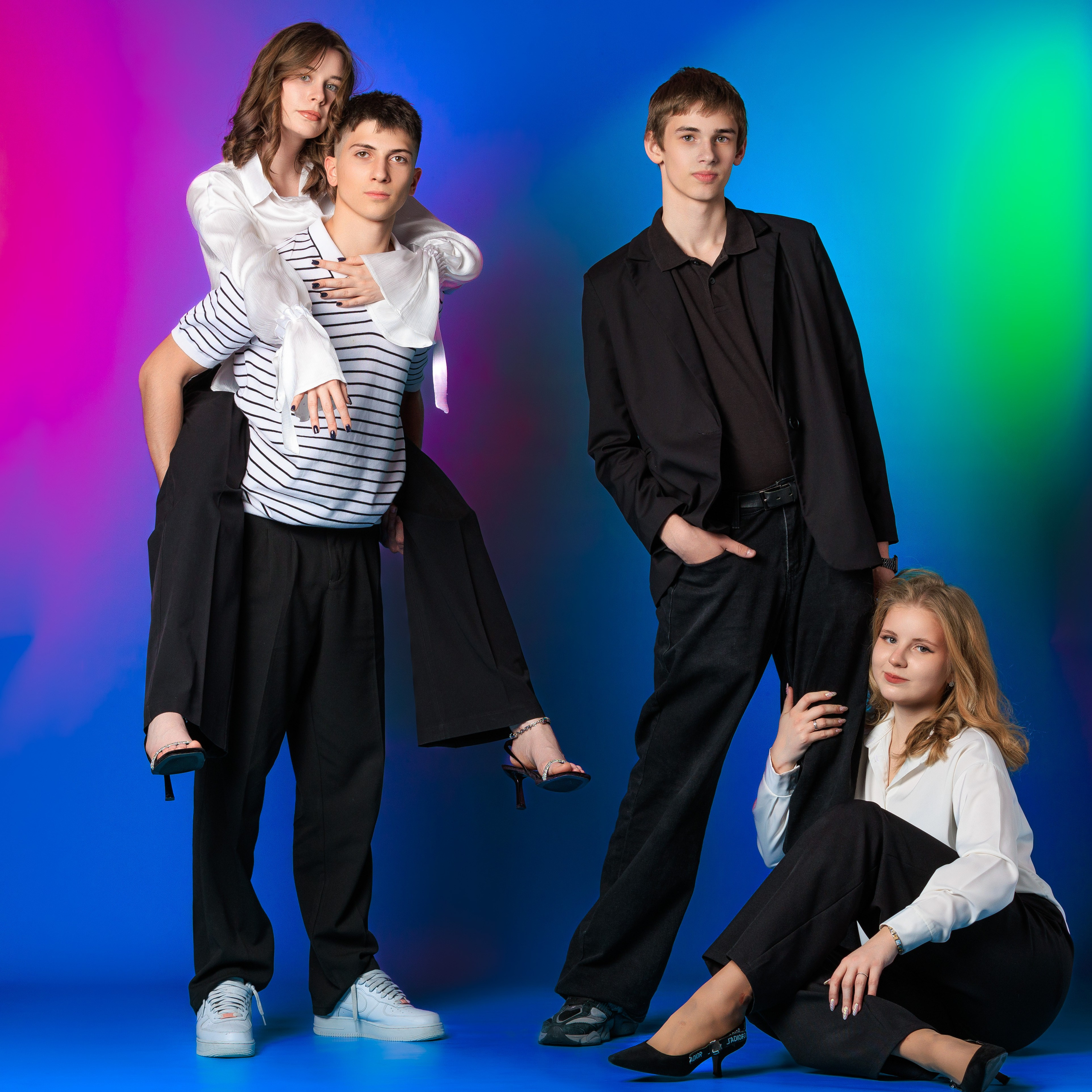 Смотреть фотки в фотостудии. Выпускные альбомы Геленджик, Новороссийск, Краснодар, Туапсе