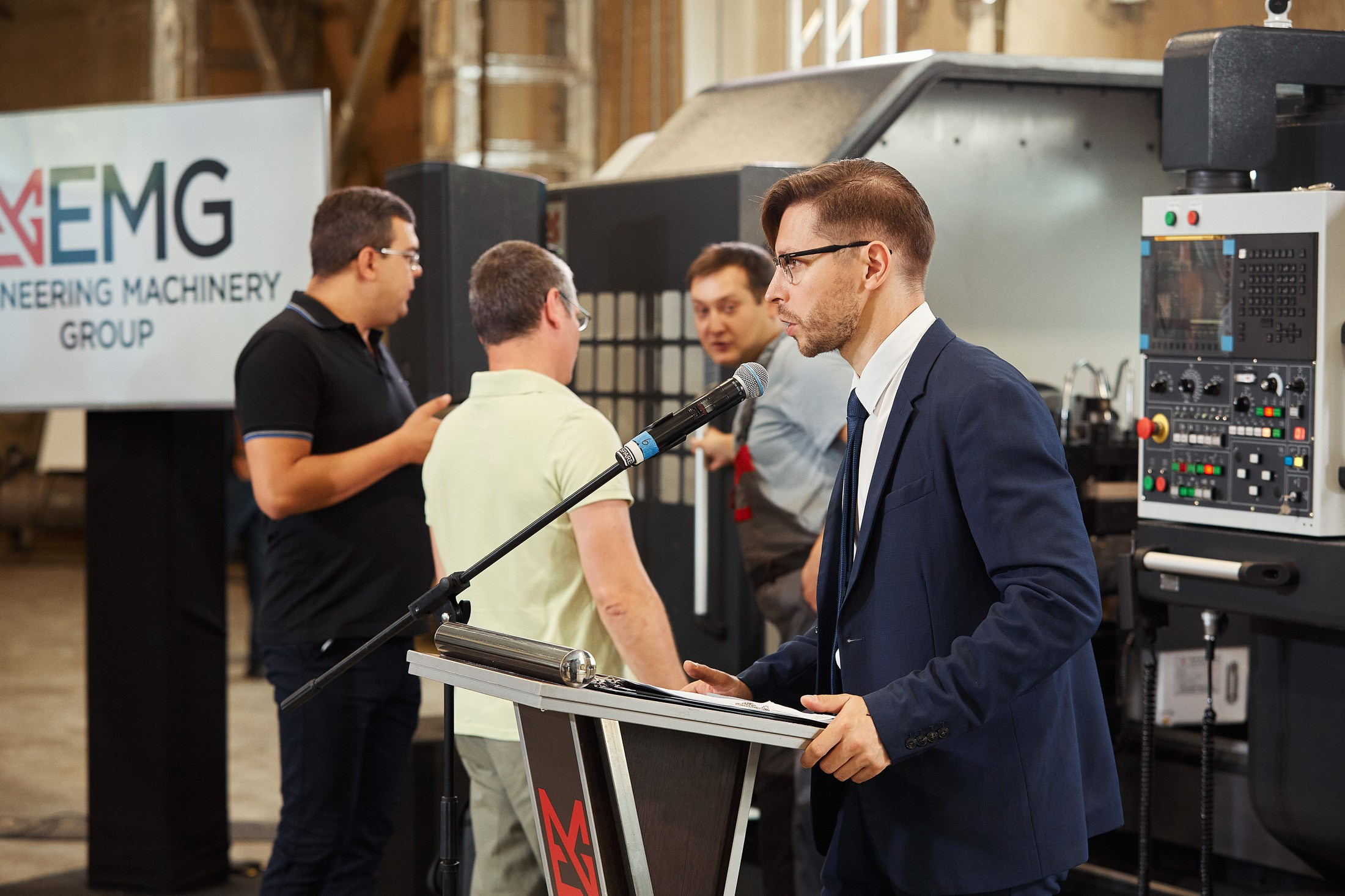 EMG / Международный форум / Презентация нового высокоточного станка. Антон Артюшин, портретный фотограф. Москва