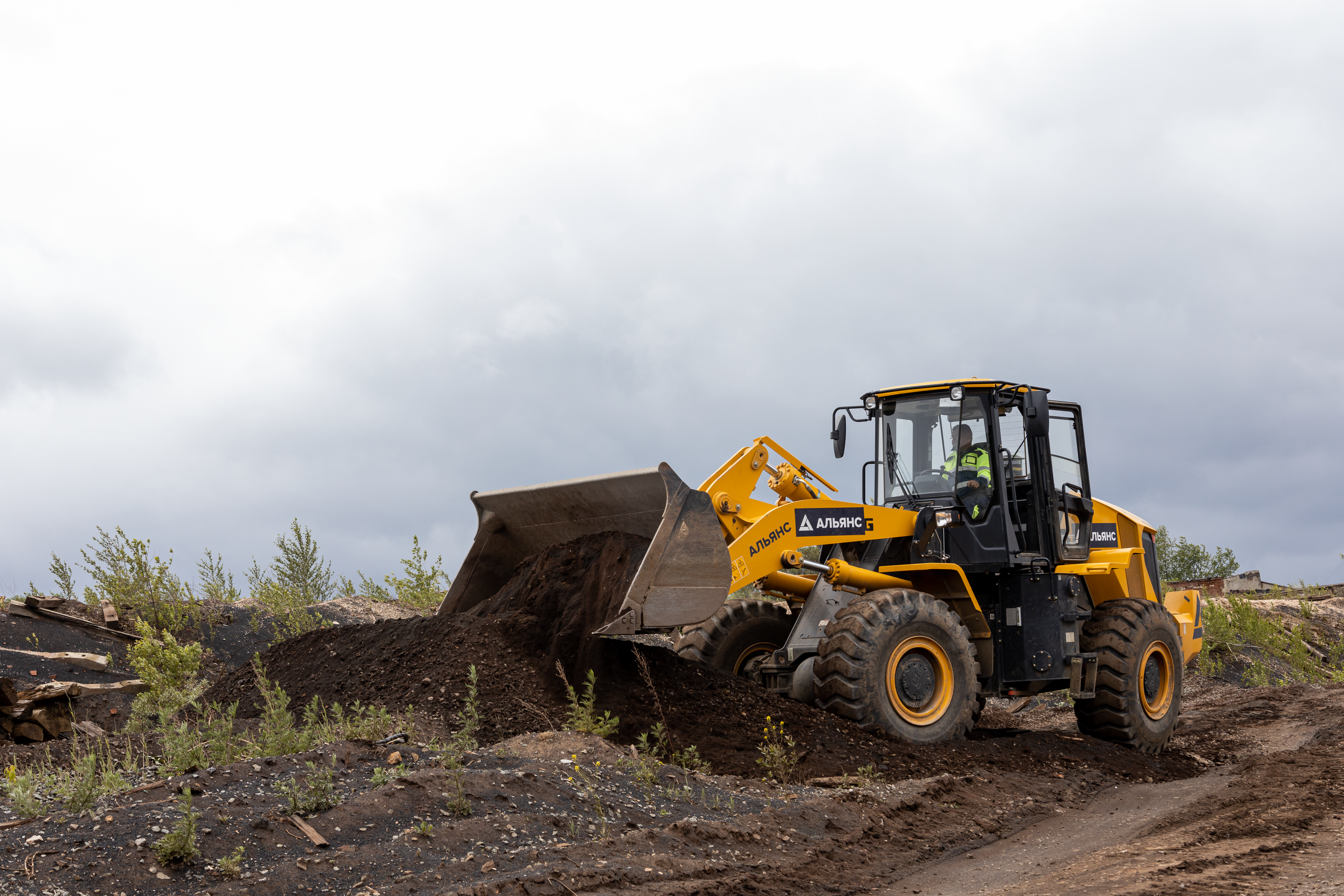 Спецтехника. Фотограф свадебный, репортажный, индивидуальный, фото для маркетплейсов, брендов, автосалонов