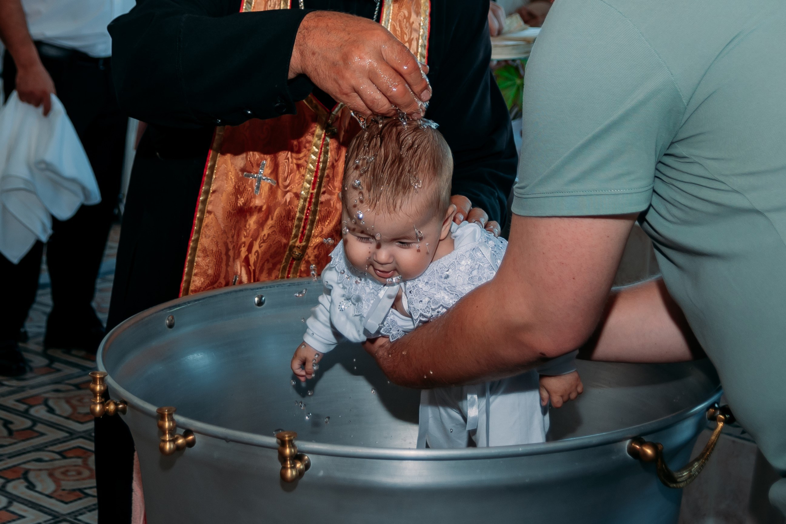 Таинство крещения. Фотограф Алёна Царькова. Киселевск