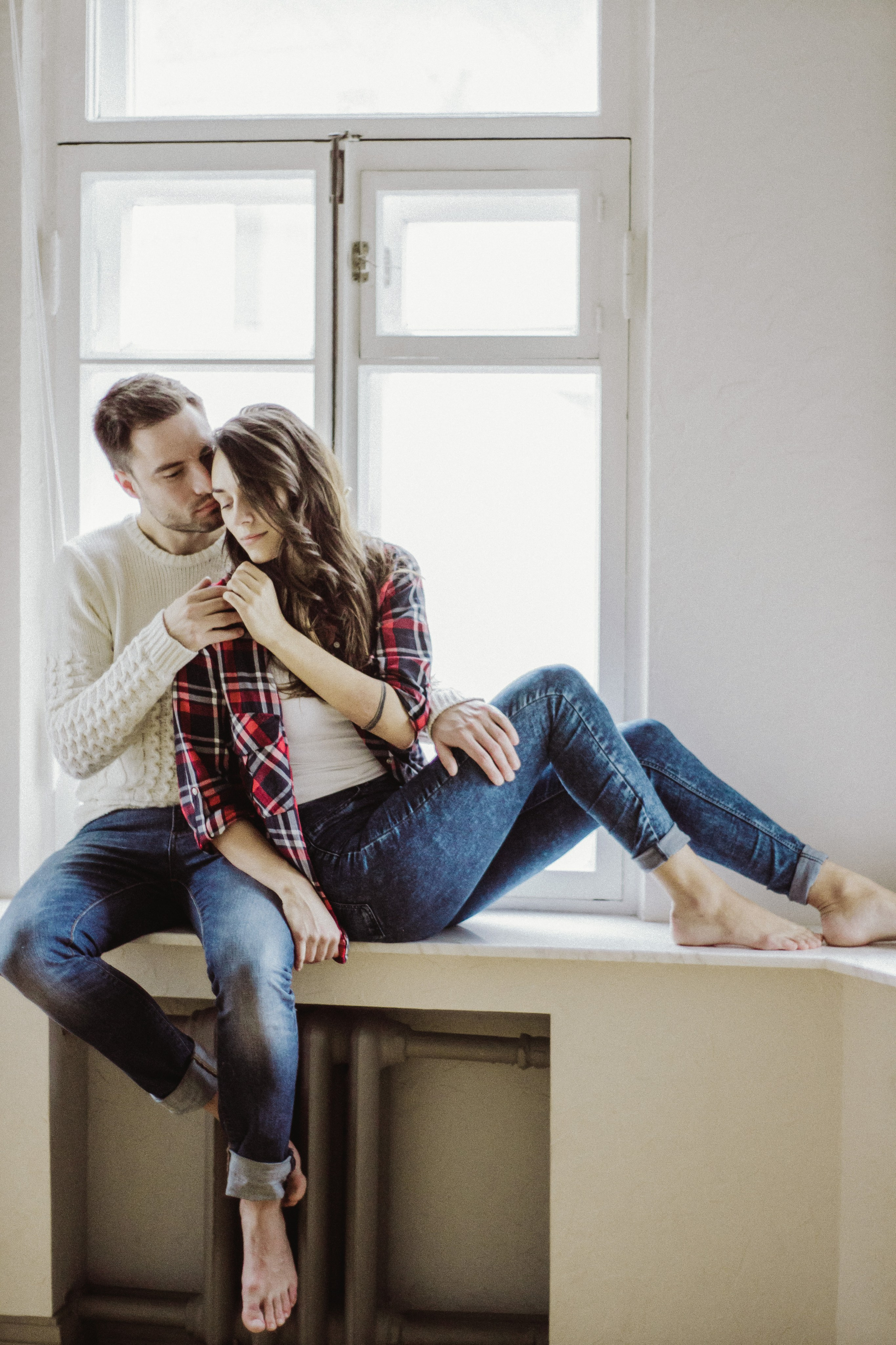 Уютная зимняя фотосессия для двоих дома