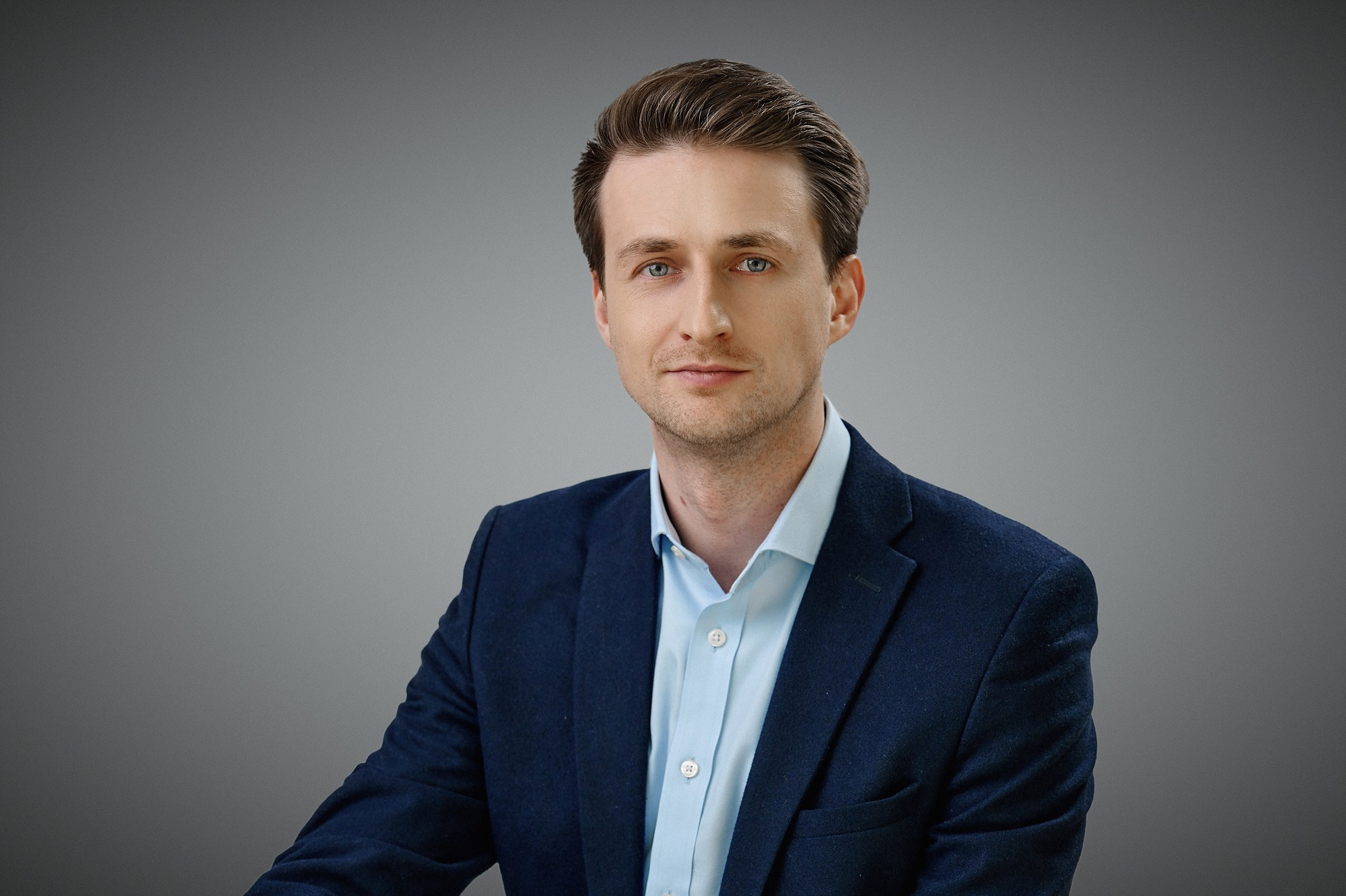 Headshot, портрет в интерьере офиса, командная съёмка, репортажный портрет в рабочей обстановке. Промышленная и репортажная фотография