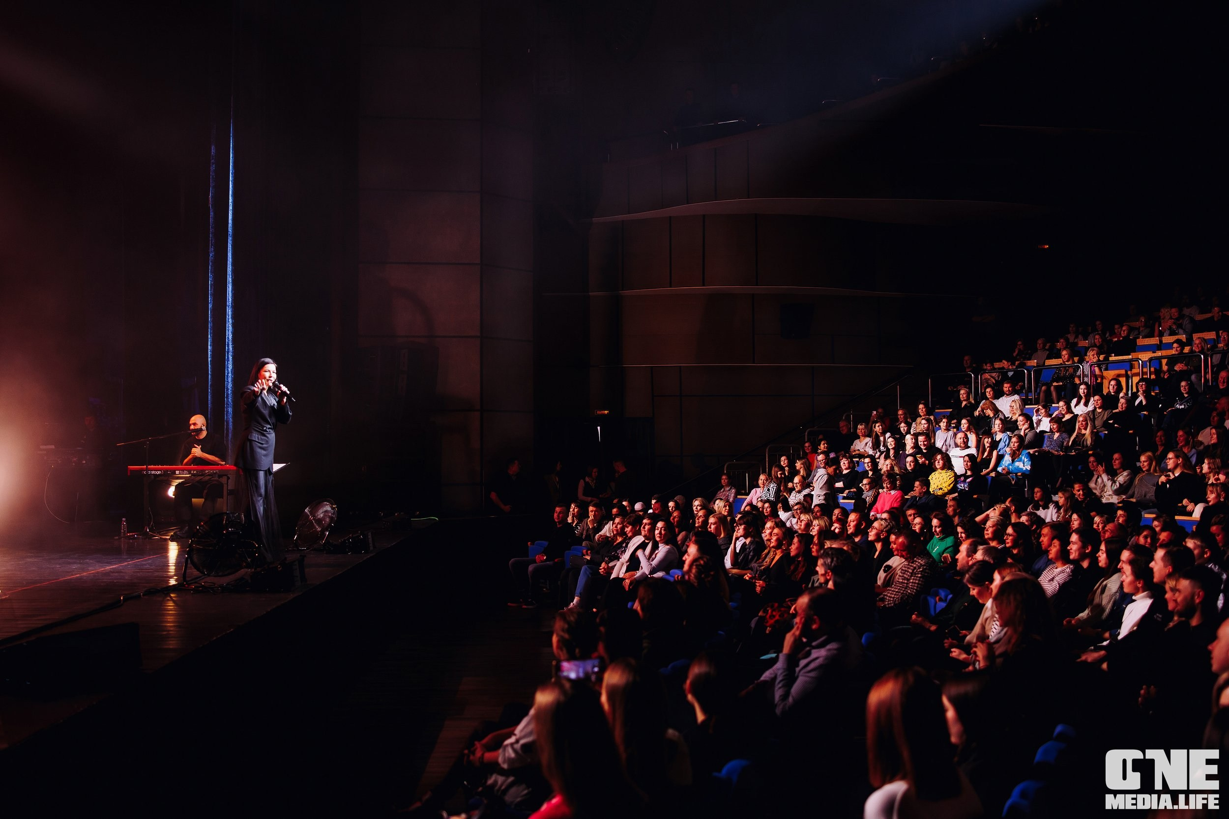 Фоторепортаж с концерта Ёлки. One Media Life: фоторепортажи, фотоотчеты с мероприятий и заведений