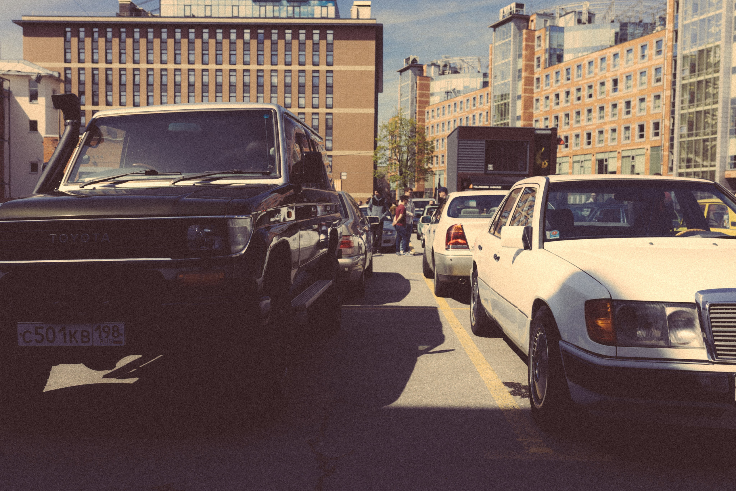 CARS and COFFE. Happiness is in the moments