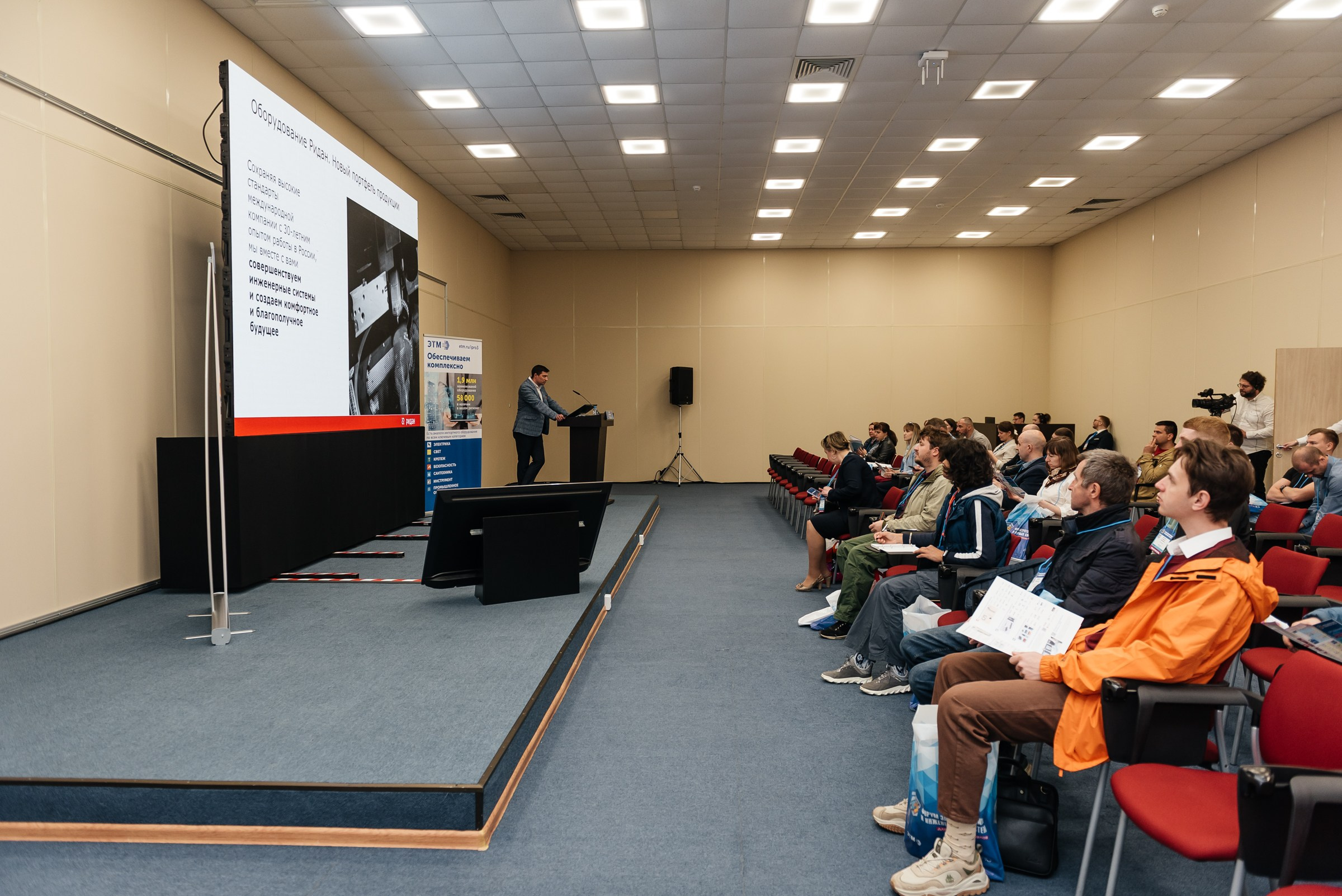 Репортажная съёмка на форуме ЭТМ. Свадебный фотограф в Санкт-Петербурге Венера Ахметова