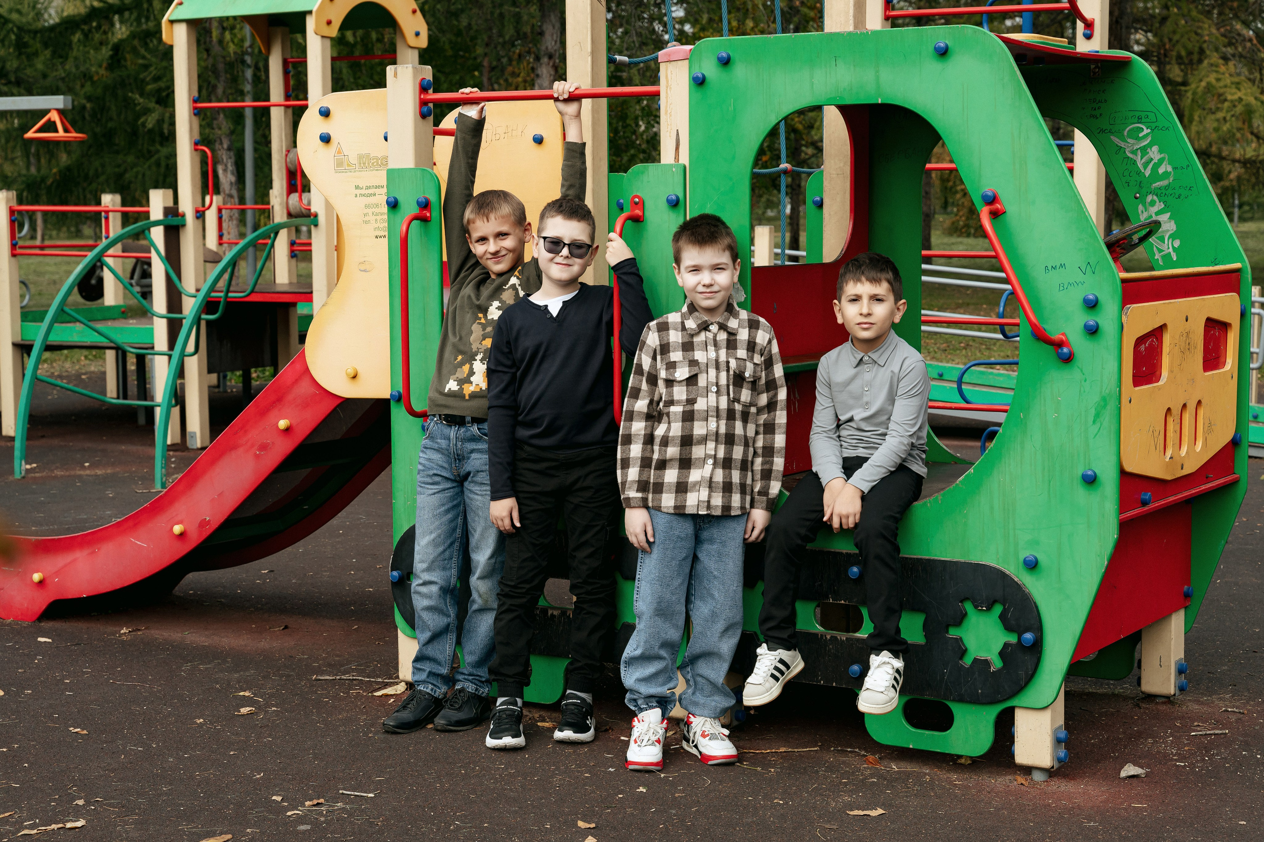 Фотосессия осенью в парке. 4 класс. Фотограф Ким Наталья в Красноярске