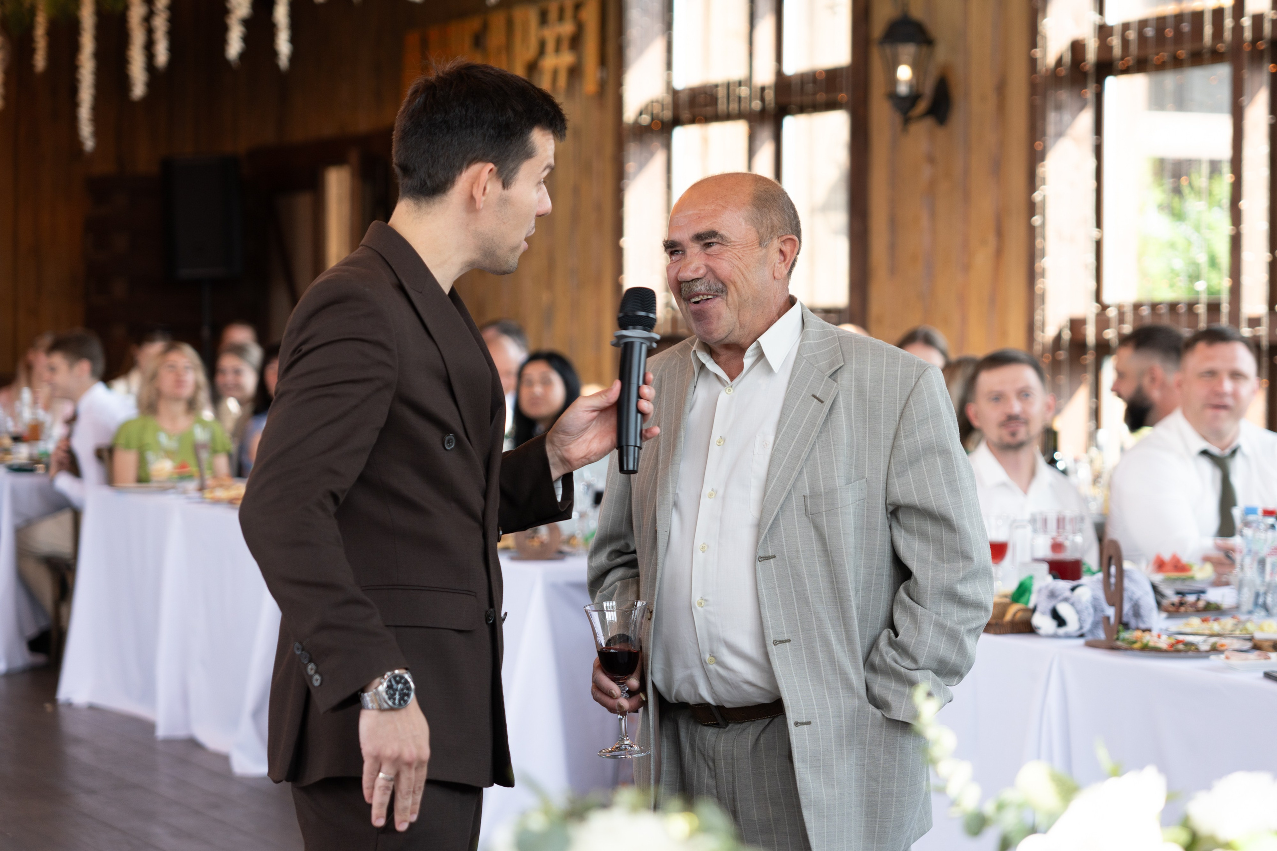 Банкет в ресторане «Амбар № 1» в городе Петергофе. Свадебный фотограф Александр Невский в Санкт-Петербурге