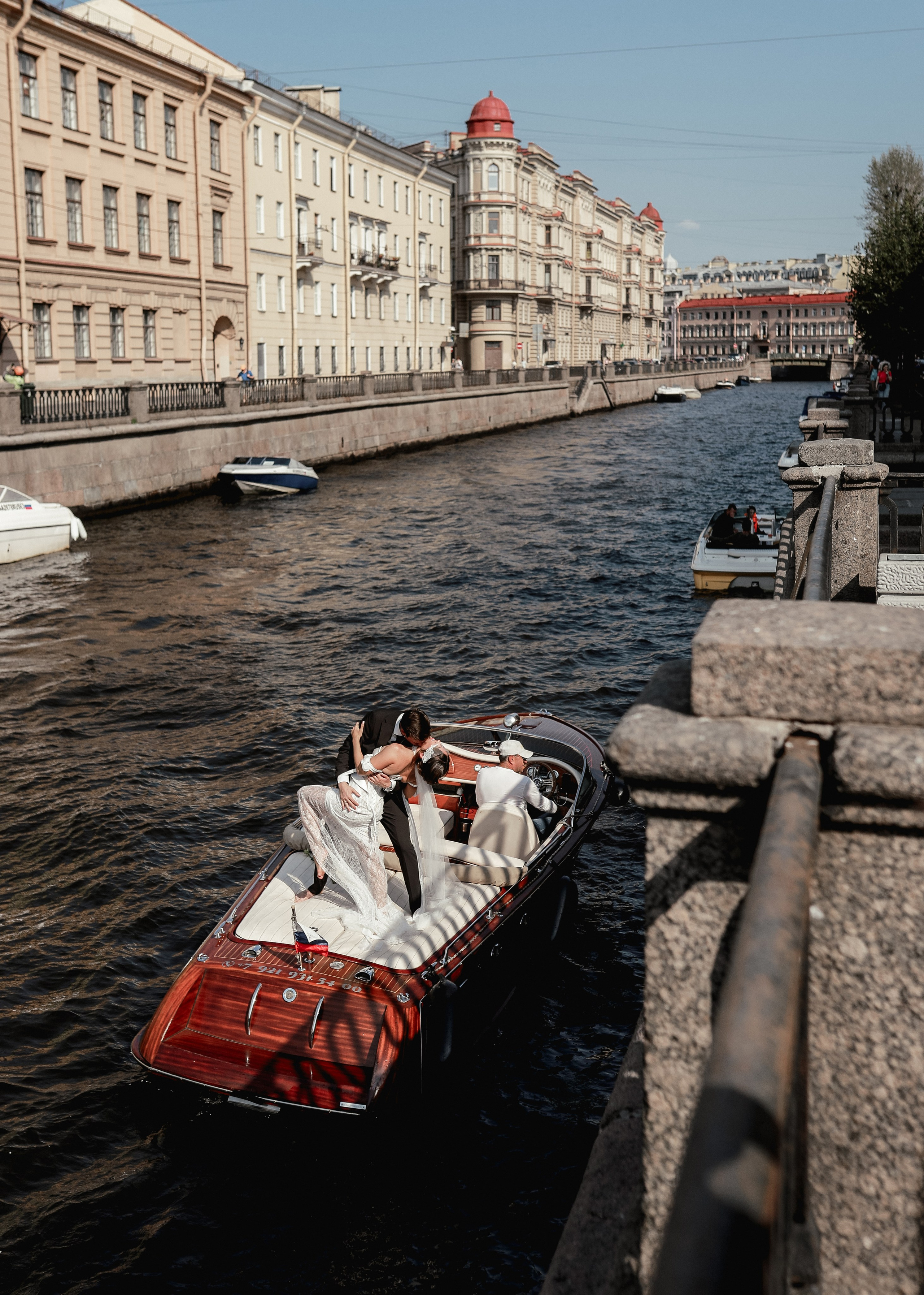 Роспись и прогулка на катере. Свадебный фотограф СПБ Юлия Брикстон