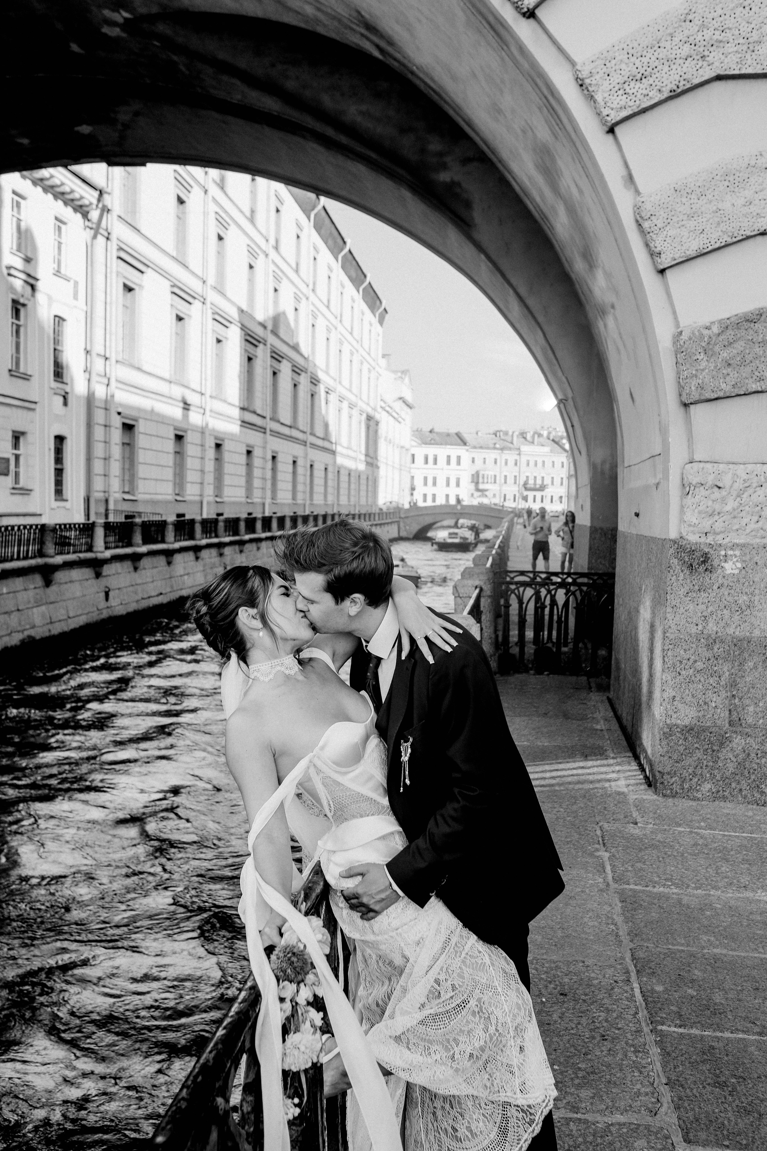 Роспись и прогулка на катере. Свадебный фотограф СПБ Юлия Брикстон