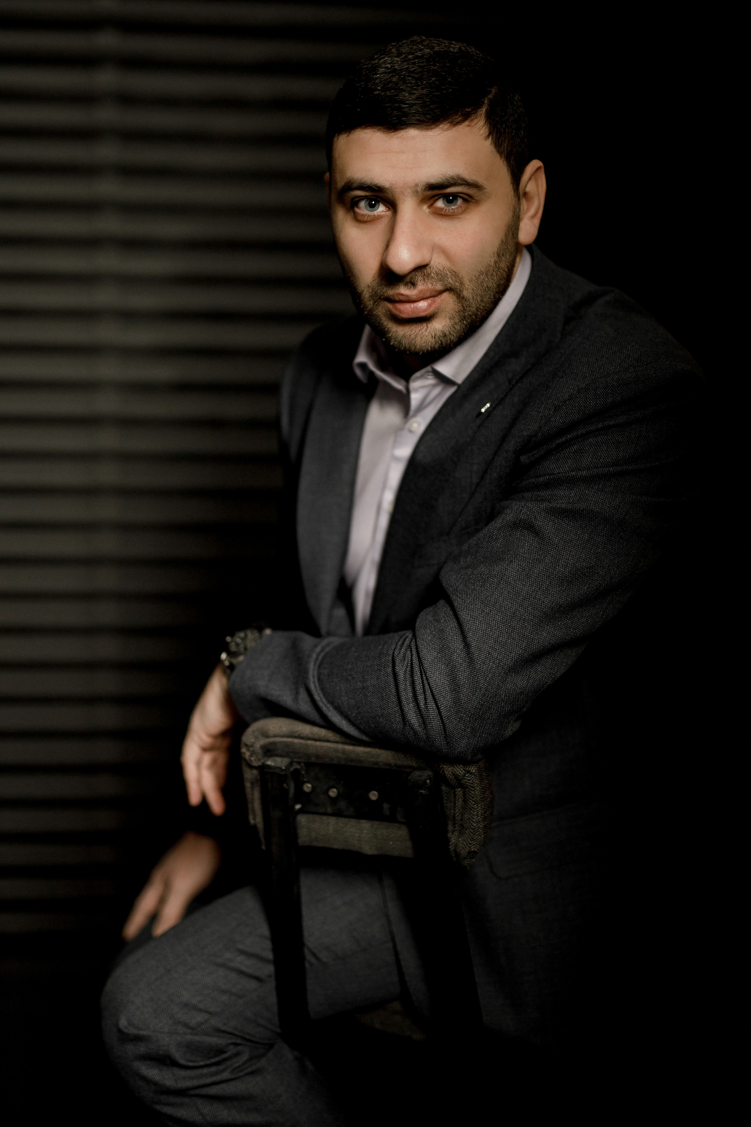 Лицо праздника: Профессиональный портрет свадебного ведущего. Семейный и свадебный фотограф Ростове-на-Дону